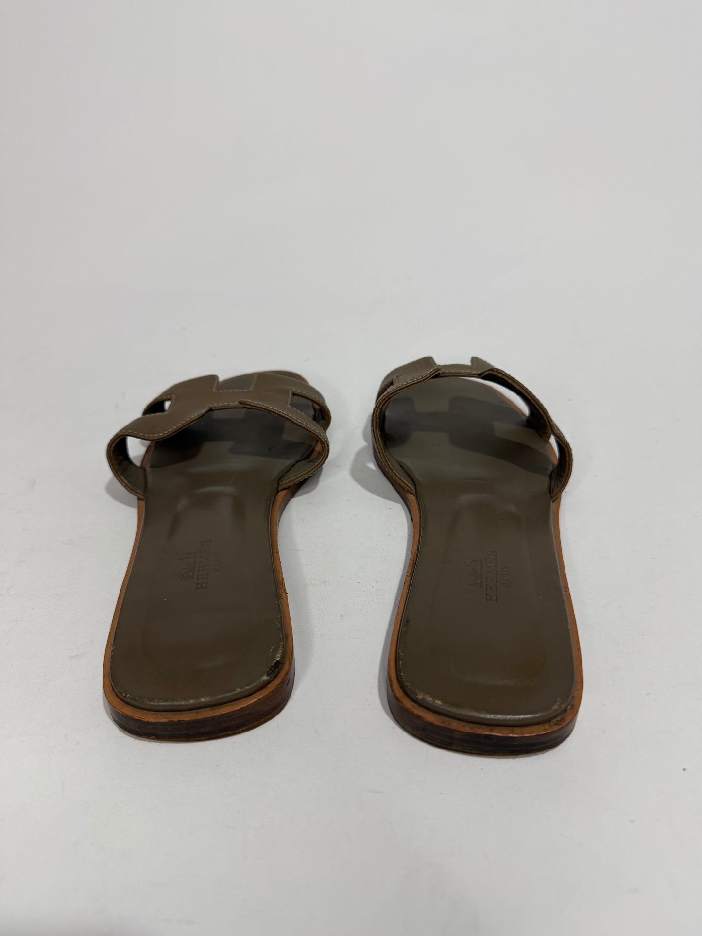 HERMES Grey Epsom Oran Sandals Size 38 EU/8 US / 5 UK