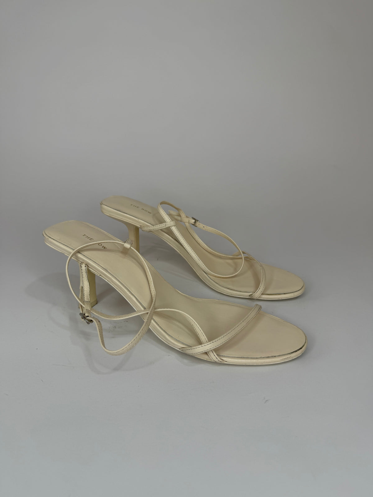 The Row
White Leather Sandals
Women's Size 38 EU/ 8 US/ 5 UK