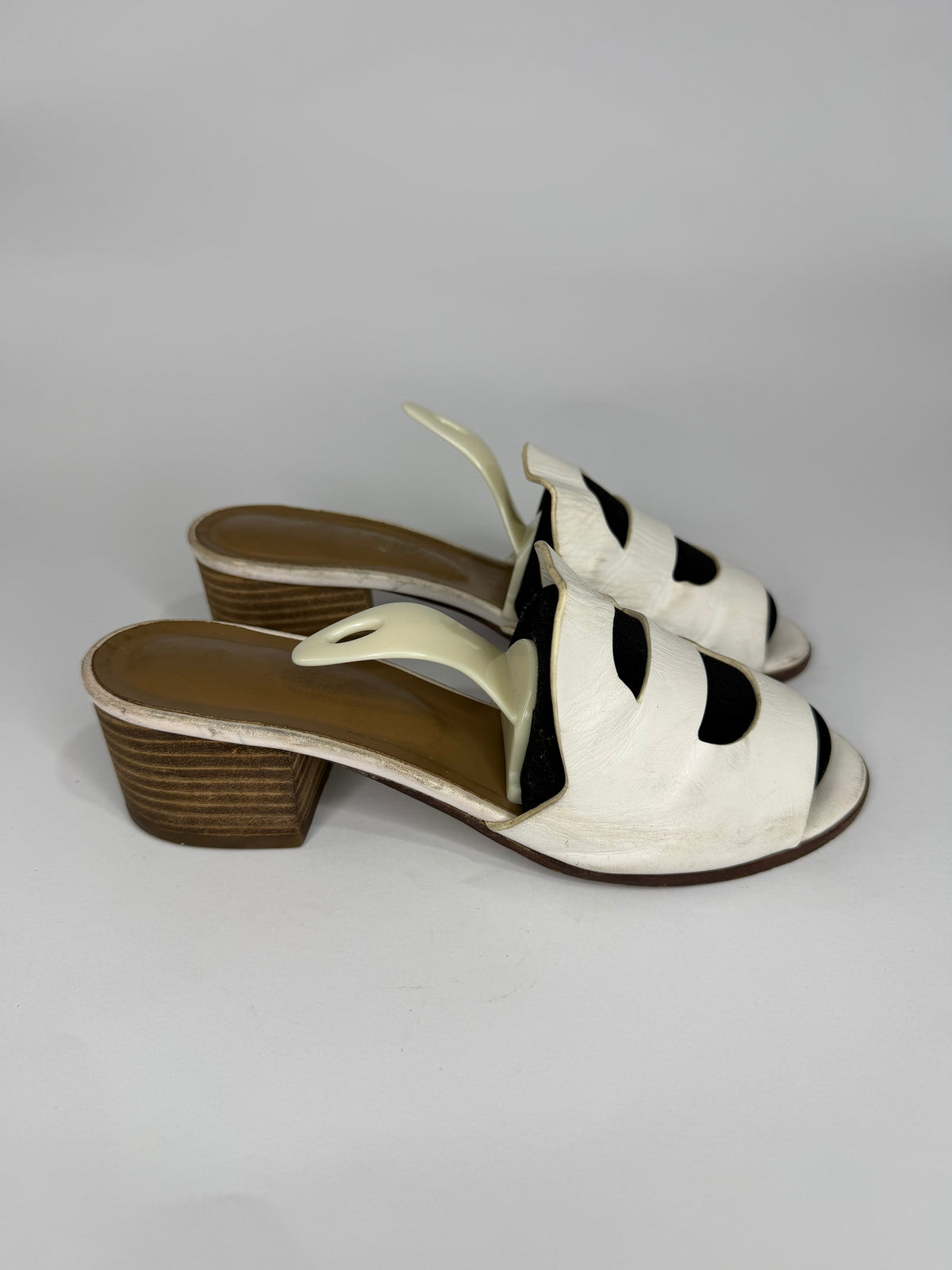 HERMES
White Leather Mona Slide Sandals Size 7 US /37 EU