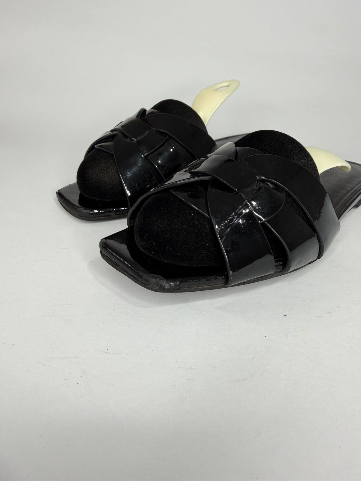 Saint Laurent Paris Black Patent Leather Tribute Flat Sandals Size 39.5 EU/ 9.5 US/ 6.5 UK