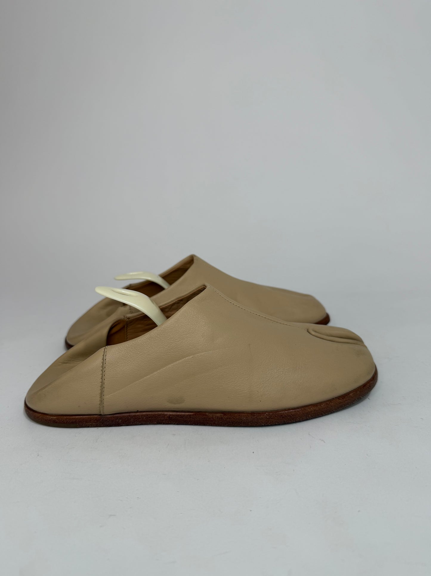 Maison Margiela Beige LeatherTabi babouche shoes Size 36 EU/ 6 US
