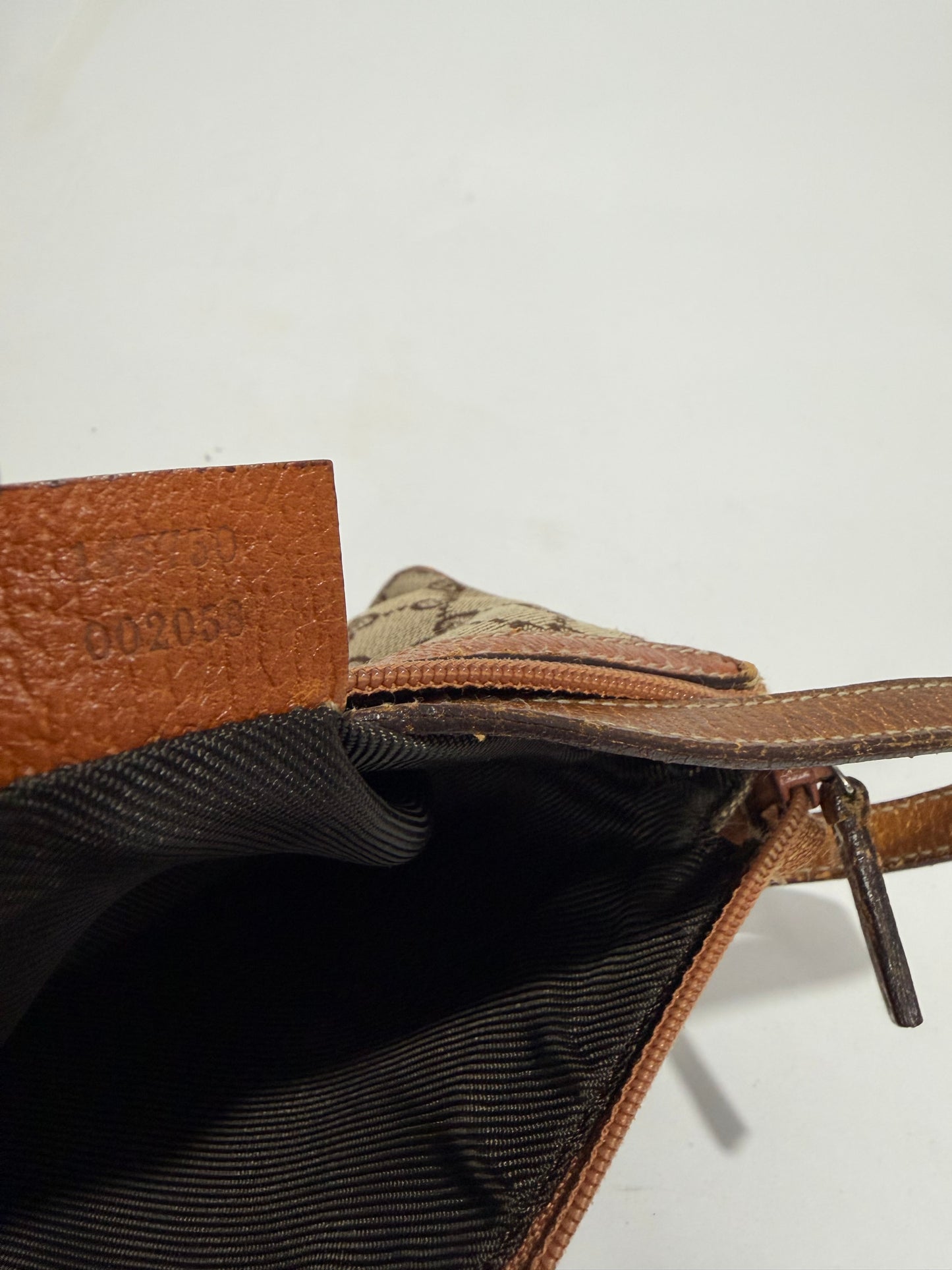 GUCCI ABBEY D-RING POCHETTE