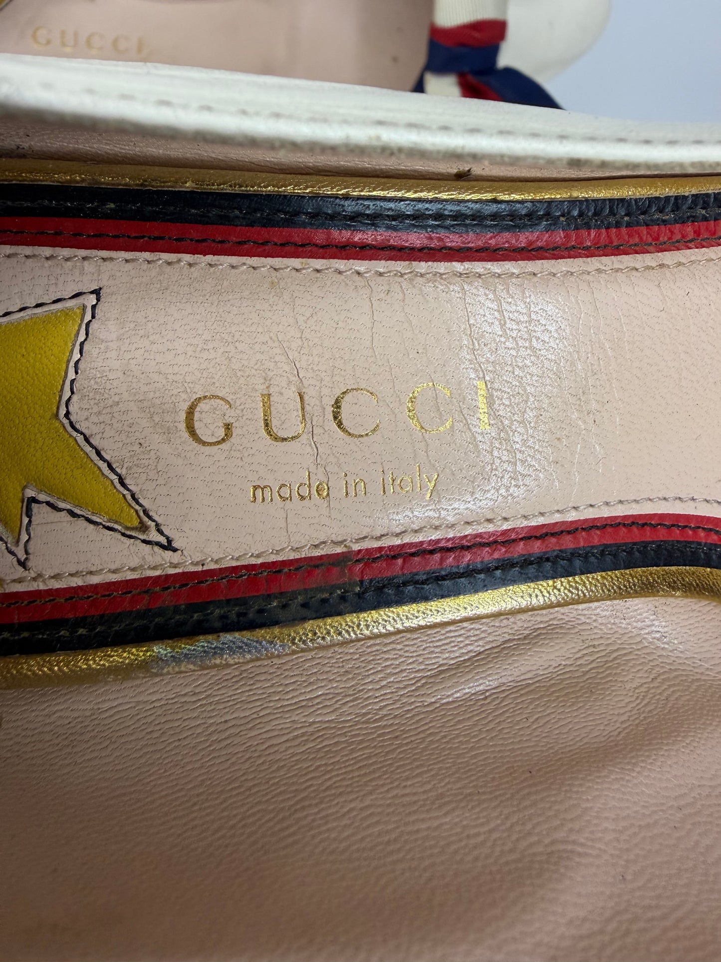 GUCCI
White Leather Vintage Web Bow Pumps Size 36.5 EU/ 6.5 US/ 3.5 UK
