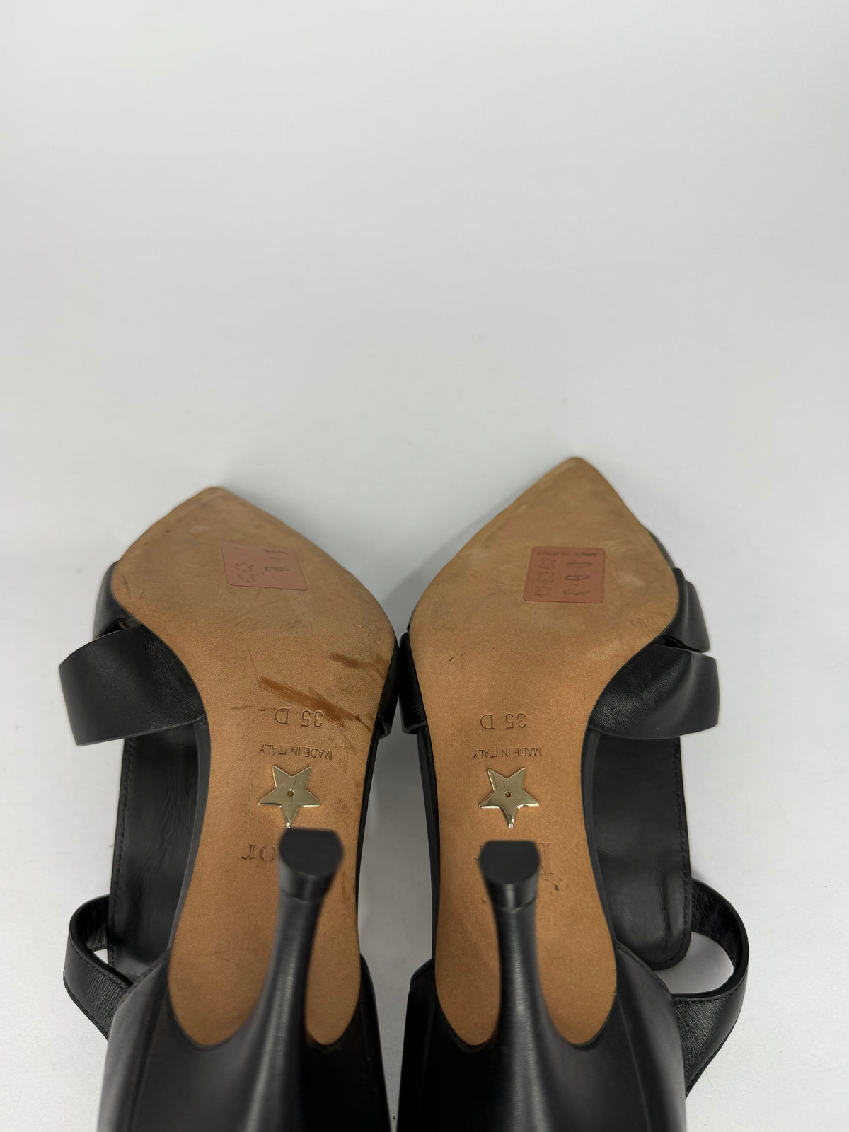 Christian Dior
Leather T-Strap Pumps
Women's Size 35 EU/ 5 US