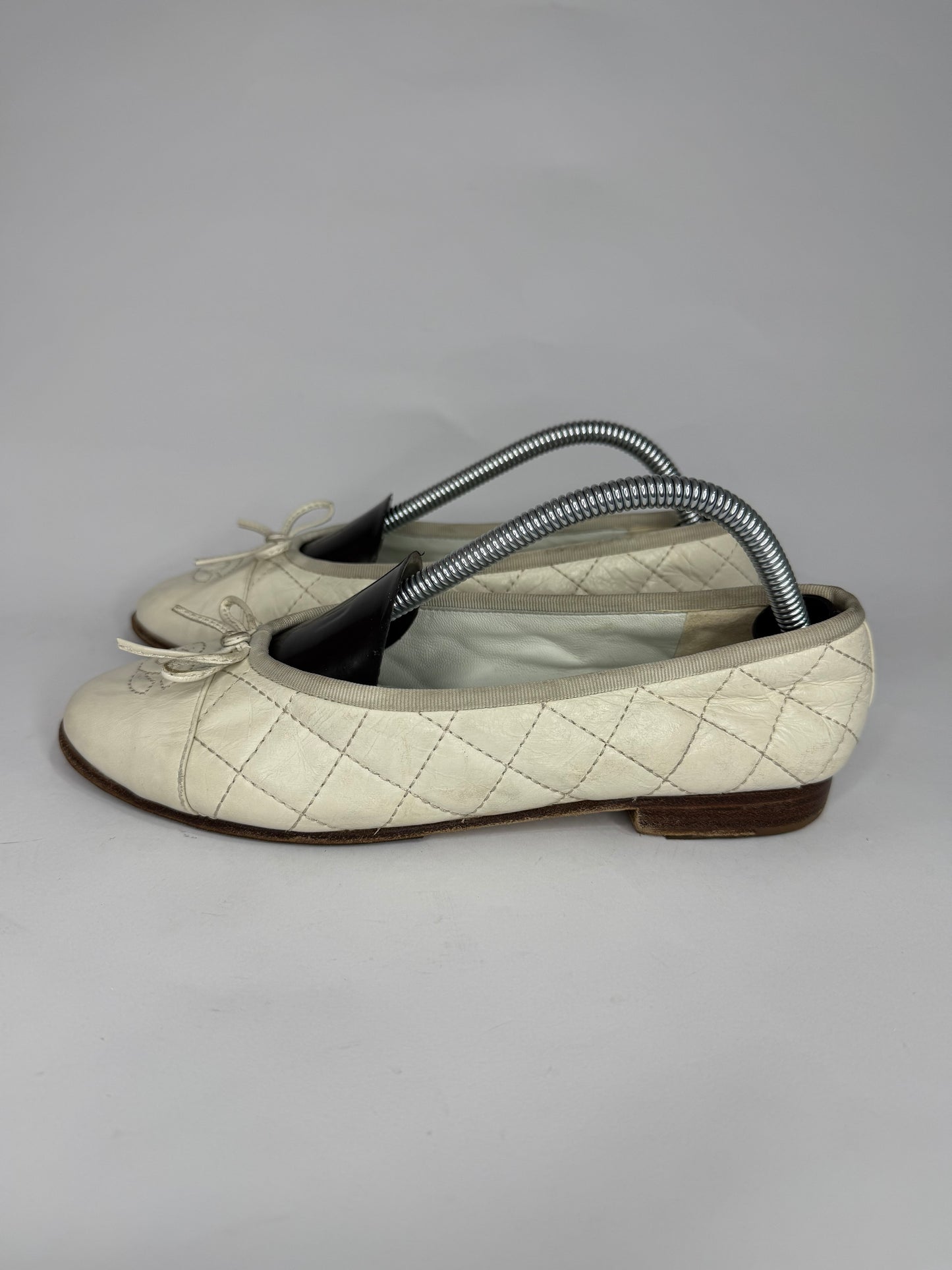 Chanel White Quilted Caviar Leather CC Ballet Flats Size 36 EU/ 6 US/ 3 UK