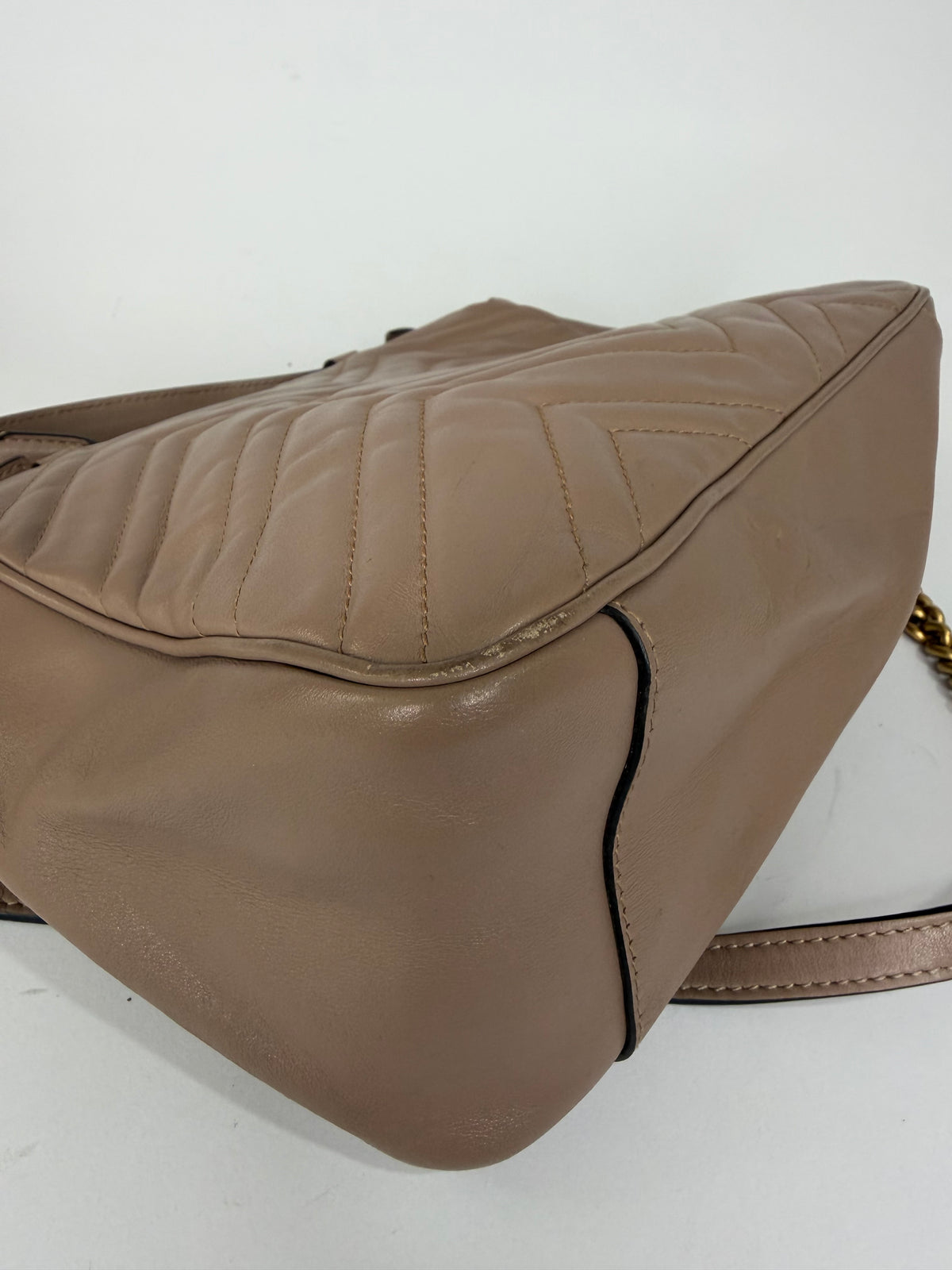 Gucci
GG Marmont Top Handle Flap Bag Matelasse Leather Medium satchel