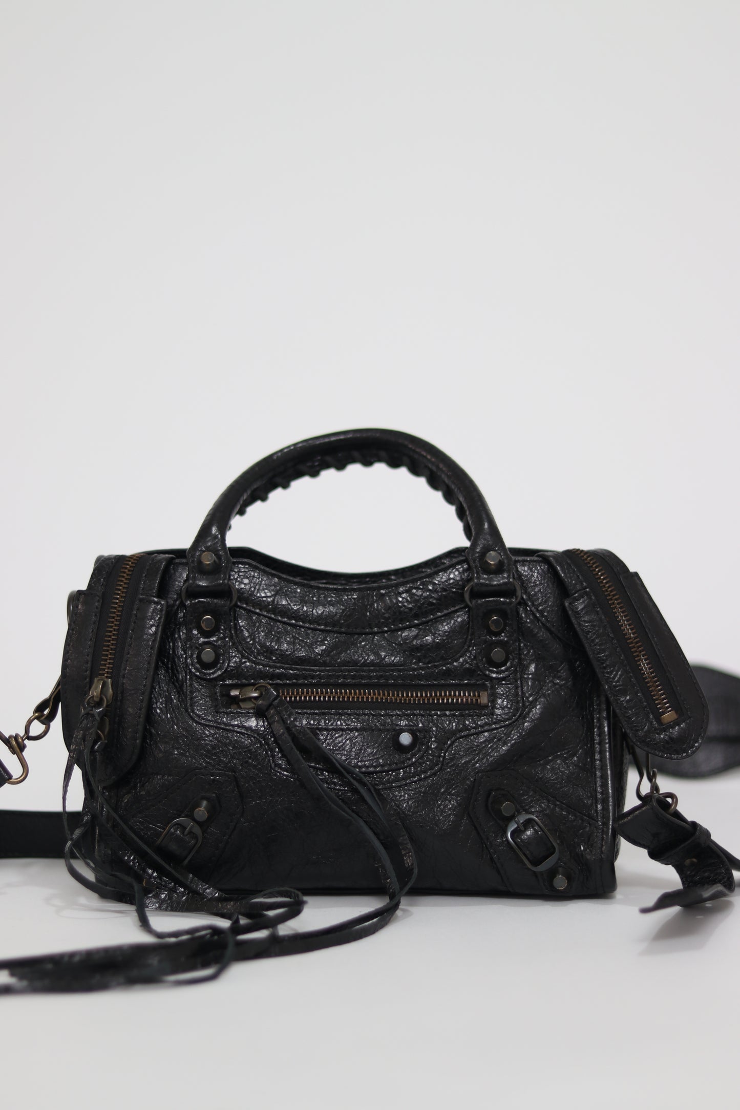 BALENCIAGA 
Agneau Classic Hardware Mini City Black