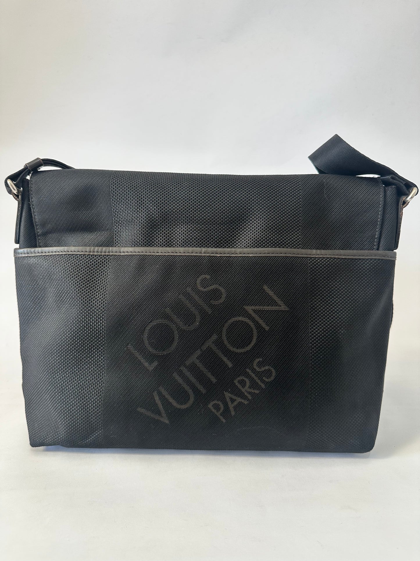 LOUIS VUITTON
Black Damier Geant Canvas Loup Messenger Bag
