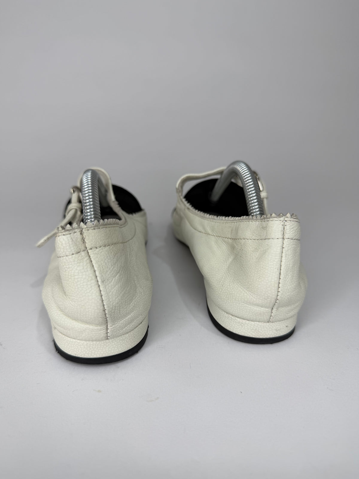 Chanel White/Black Leather CC Mary Jane Flats Size 37 EU/ 7 US
