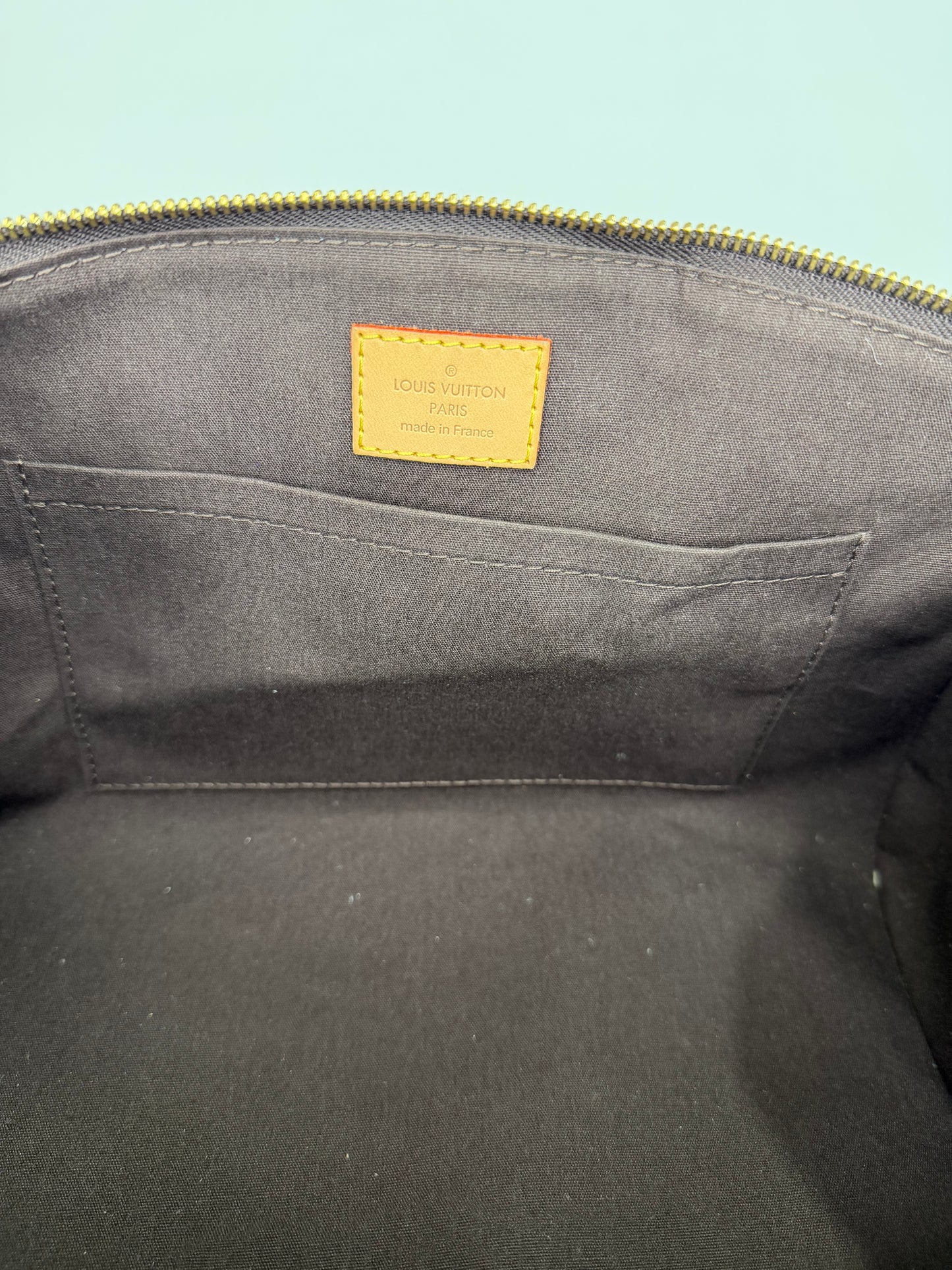 LOUIS VUITTON
Amarante Monogram Vernis Sherwood Bag