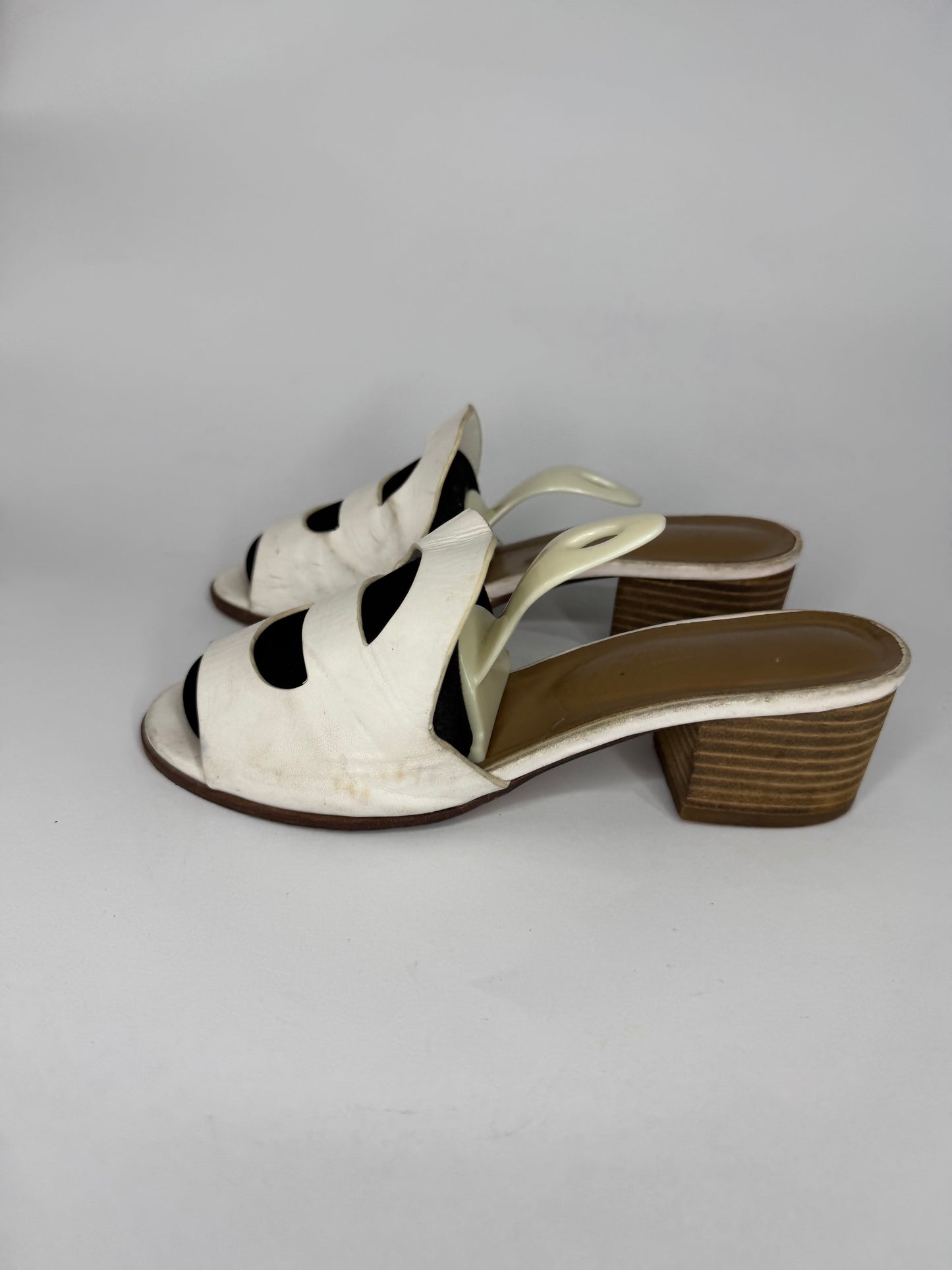 HERMES
White Leather Mona Slide Sandals Size 7 US /37 EU