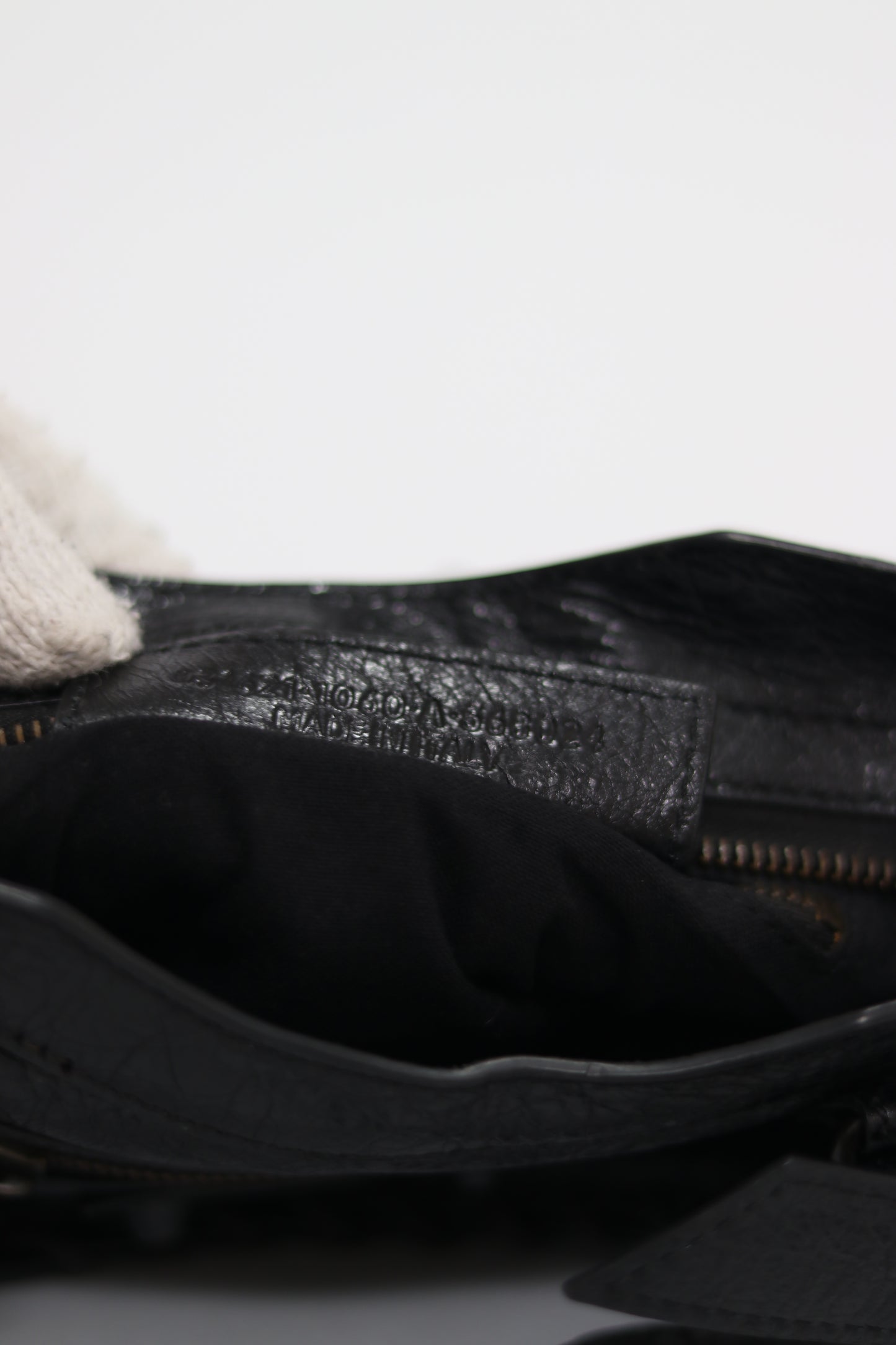 BALENCIAGA 
Agneau Classic Hardware Mini City Black