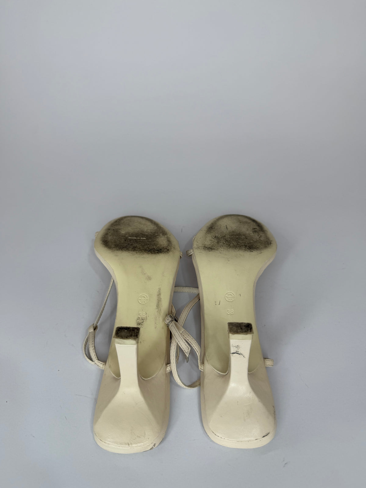 The Row
White Leather Sandals
Women's Size 38 EU/ 8 US/ 5 UK