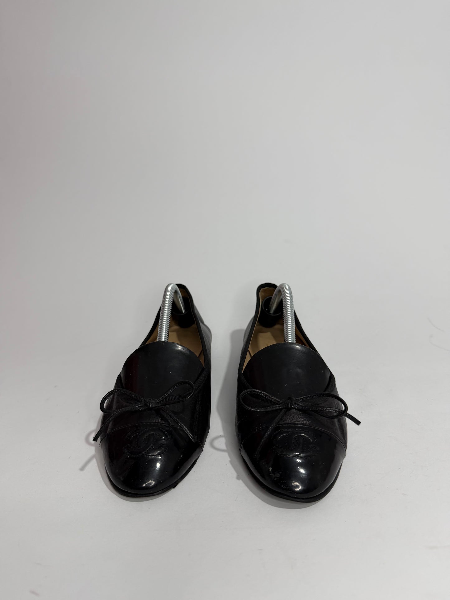 CHANEL
Lambskin Patent Cap Toe Ballerina Flats Black Size 37 EU/ 7 US / 4 UK