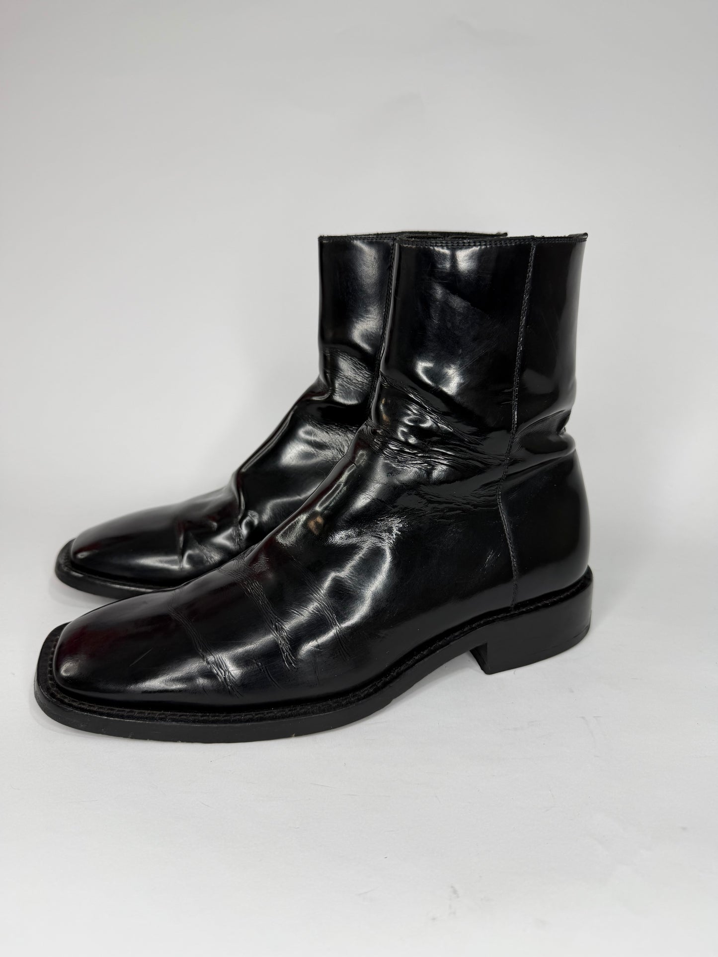 Balenciaga
Leather Boots
Men's Size: 39 EU / 6 UK/ 7 US