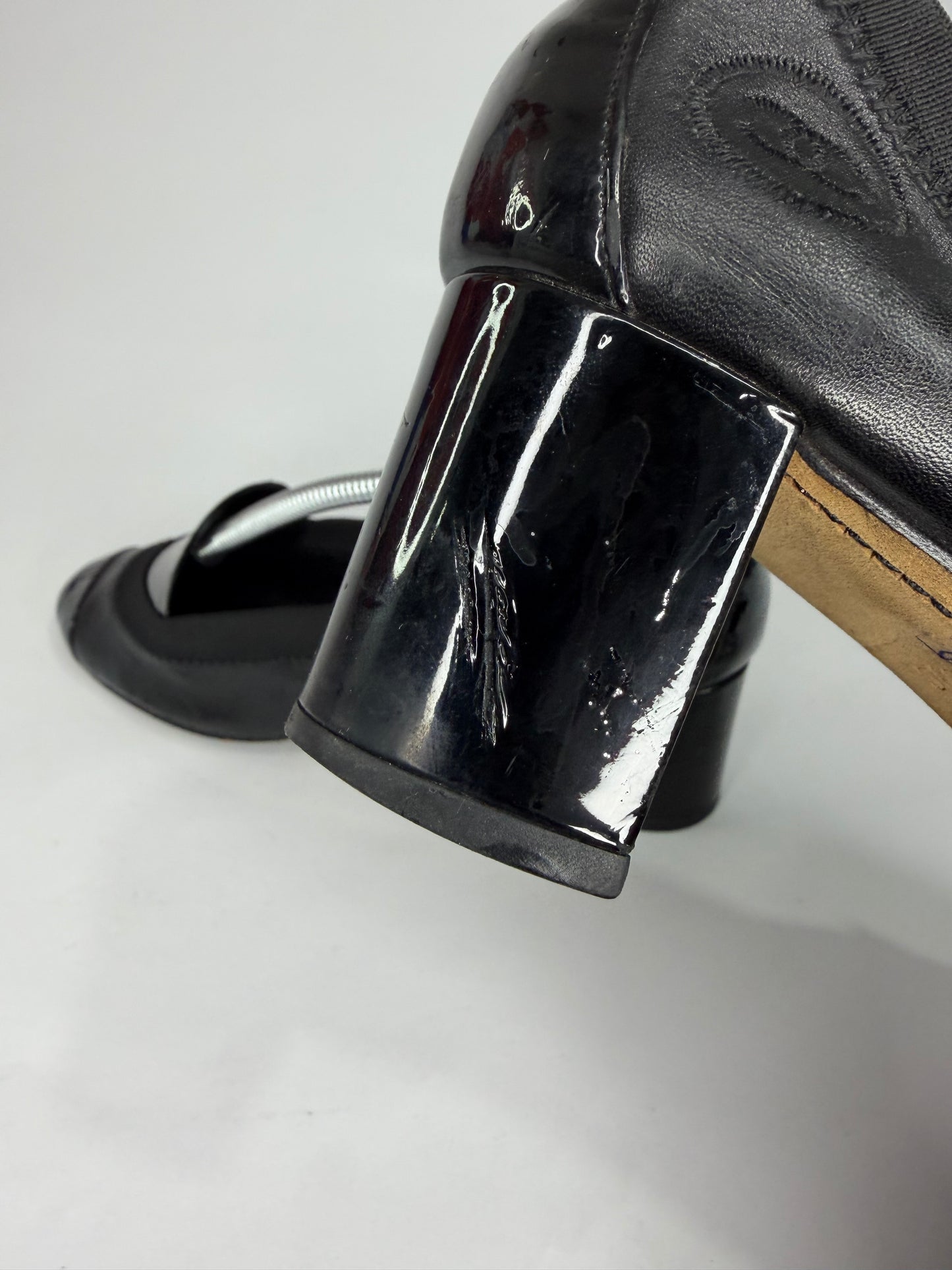 Chanel CC  Black Leather and Patent Leather Block Heel Pumps Size 39 EU/ 9 US/ 6 UK