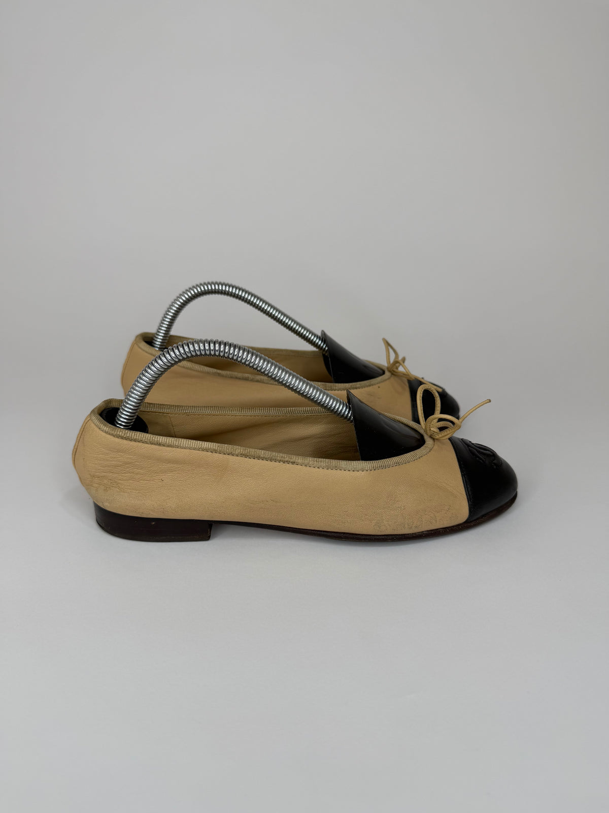 CHANEL Beige/Black Lambskin Leather CC Ballet Flats Size 37.5 EU/ 7.5 US
