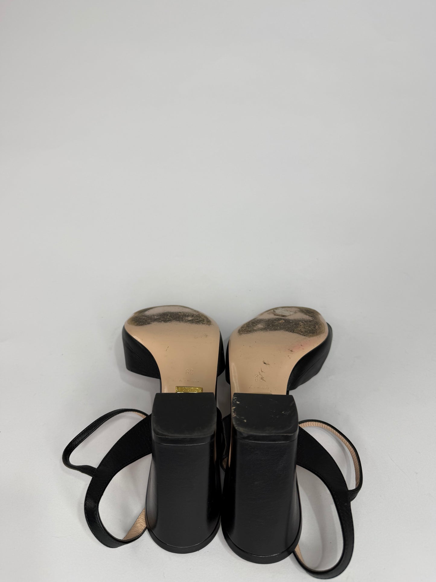 Gucci
Horsebit Accent Leather Sandals
Women's Size 39 EU/ 9 US / 6 UK