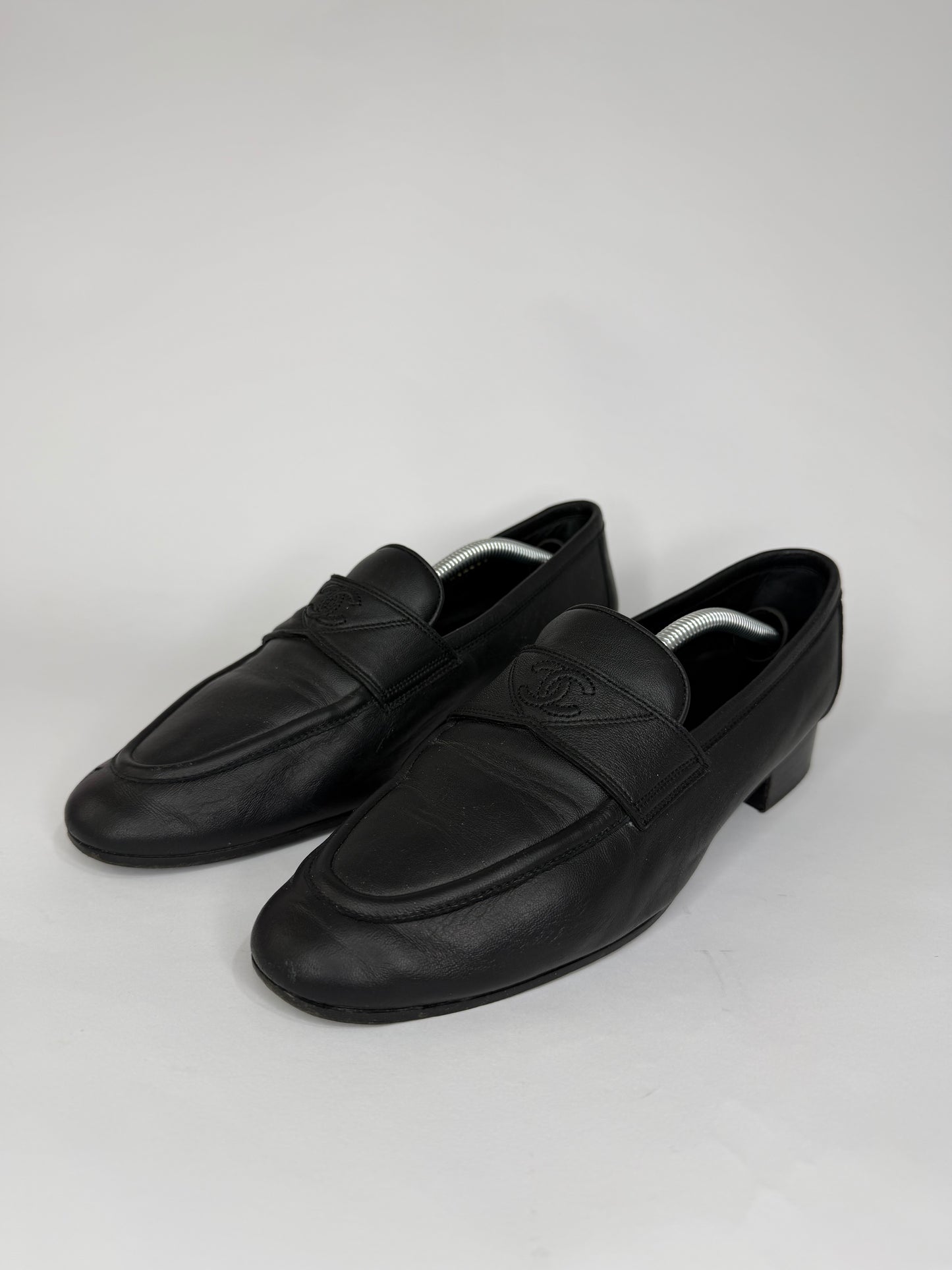 CHANEL
Lambskin Womens Stitched CC Loafers Black Size 39 EU/ 9 US / 6 UK