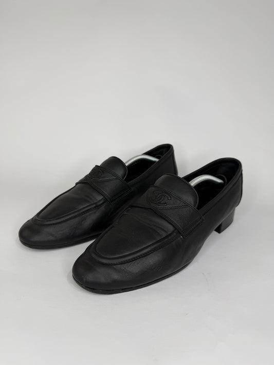 CHANEL
Lambskin Womens Stitched CC Loafers Black Size 39 EU/ 9 US / 6 UK