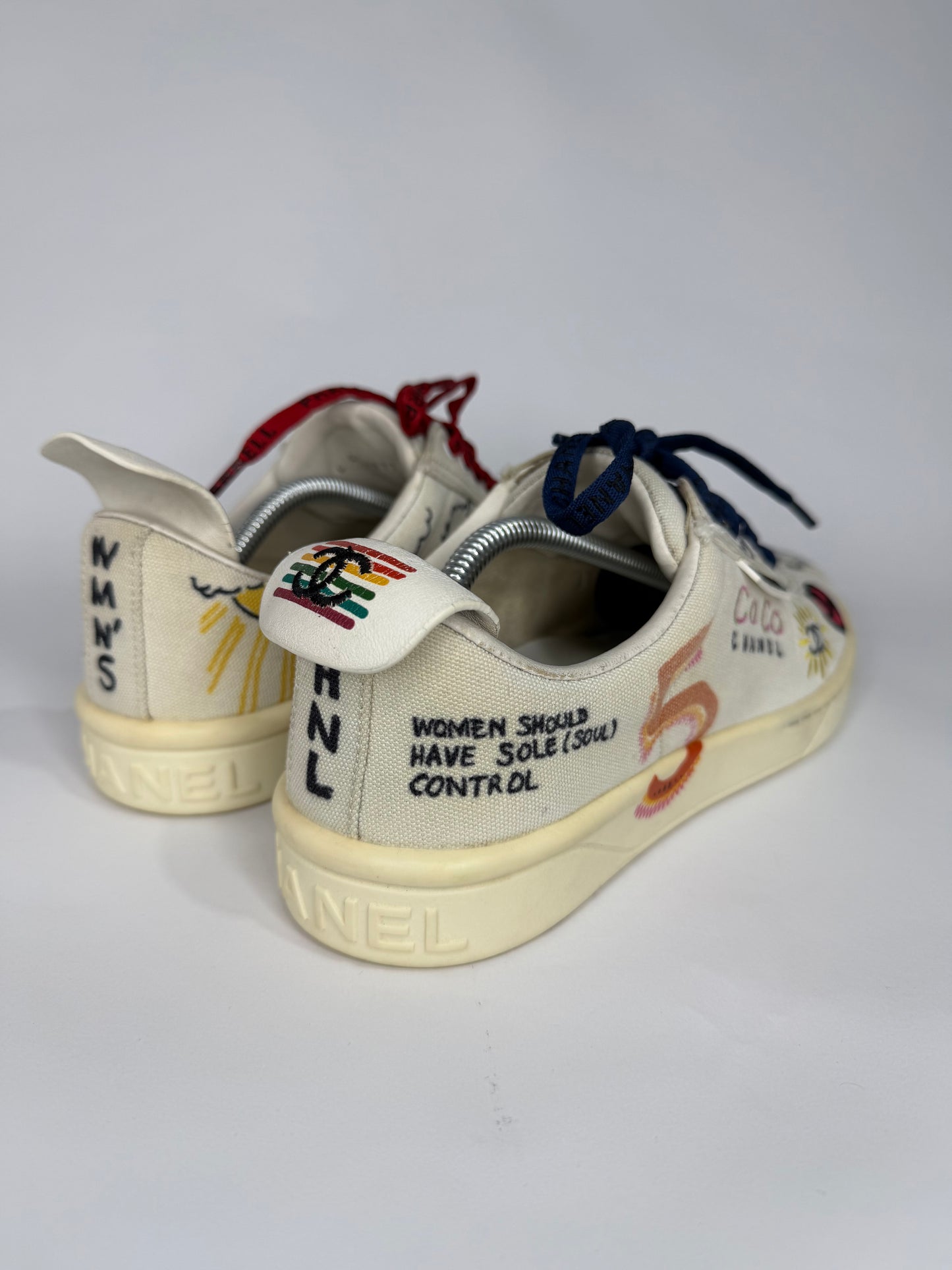 Chanel x Pharrell White Canvas Graffiti Low-Top Sneakers Size 39 EU/ 9 US / 6 UK