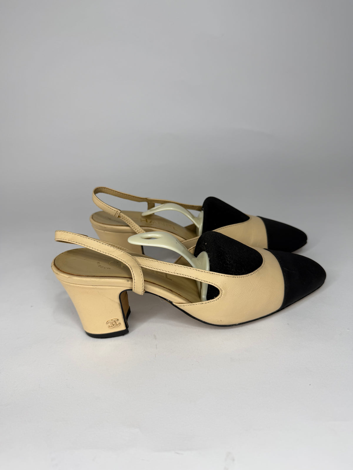 Chanel Beige/Black Leather and Canvas CC Slingback Pumps Size 35 EU/5 US