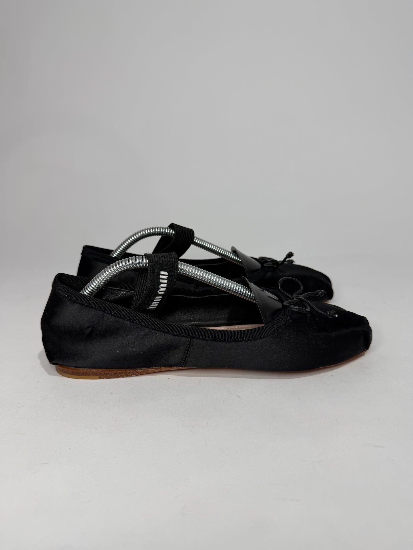 MIU MIU
MIU MIU LOGO-STRAP BALLET FLATS BLACK Size 36 EU/ 6 US