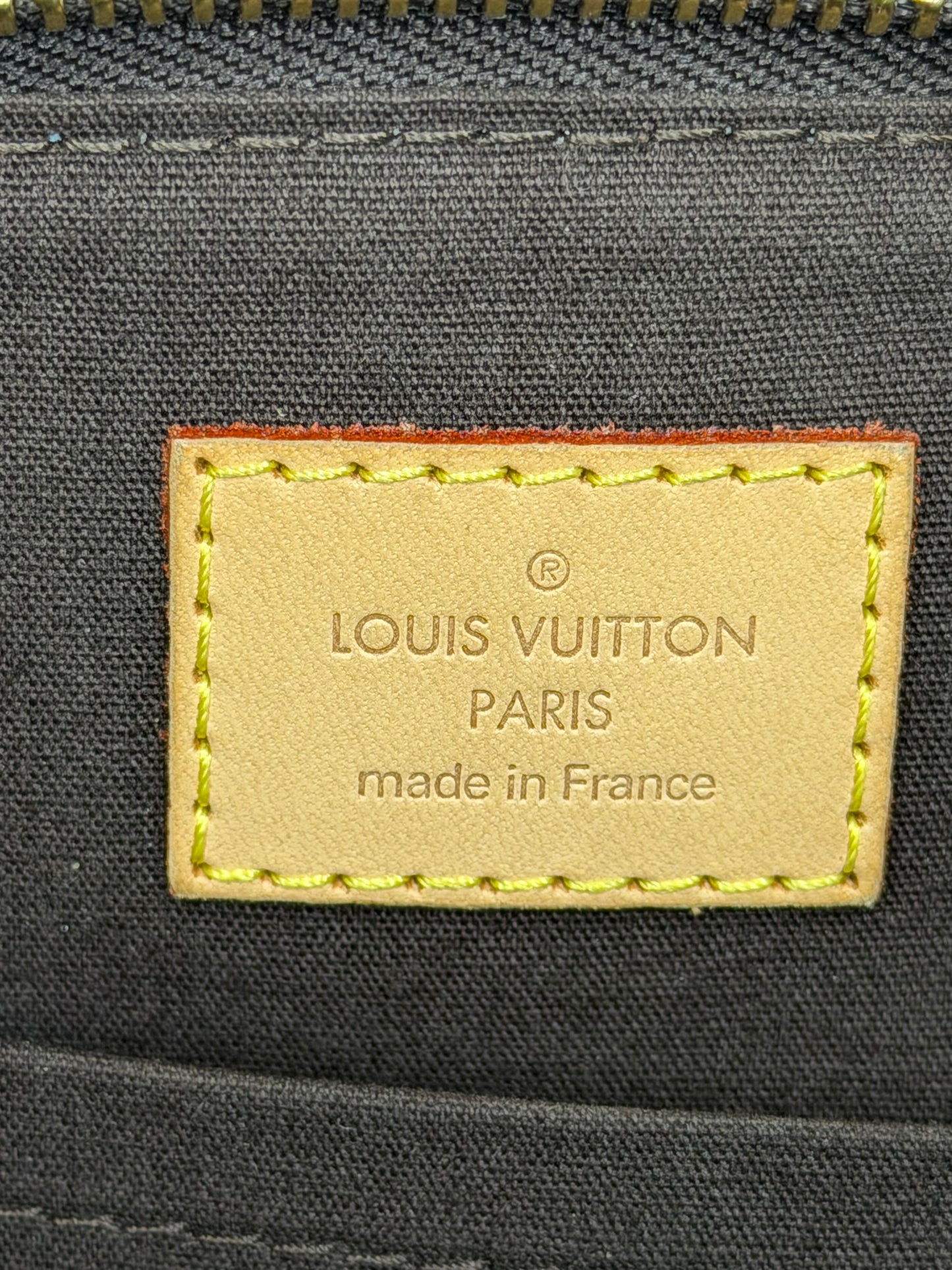 LOUIS VUITTON
Amarante Monogram Vernis Sherwood Bag
