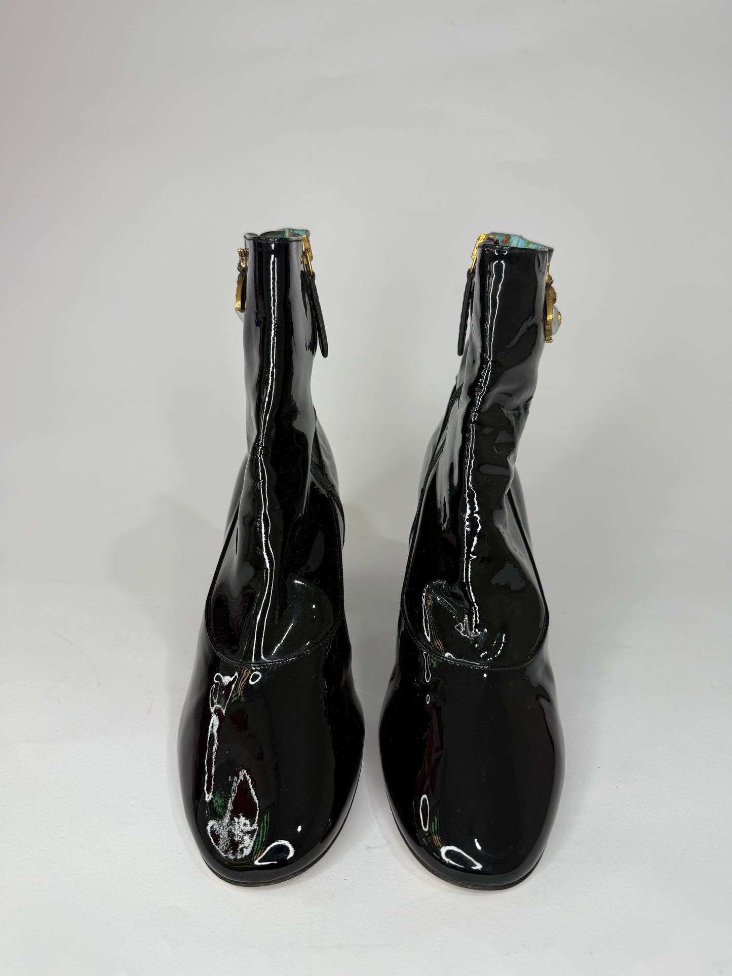 Gucci
Lois Patent Leather Bee Boots
Size 37.5 EU/ 7.5 US/ 4.5 UK