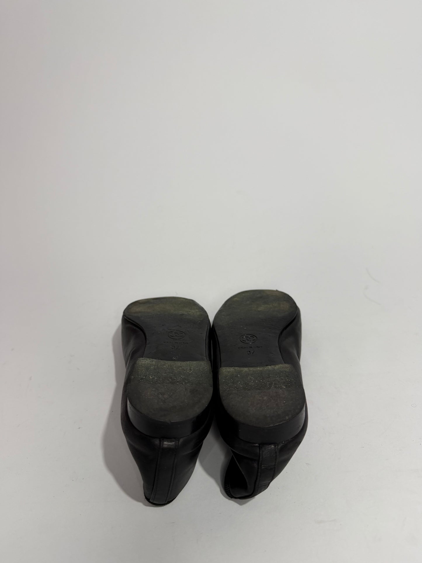 CHANEL
Lambskin Patent Cap Toe Ballerina Flats Black Size 37 EU/ 7 US / 4 UK