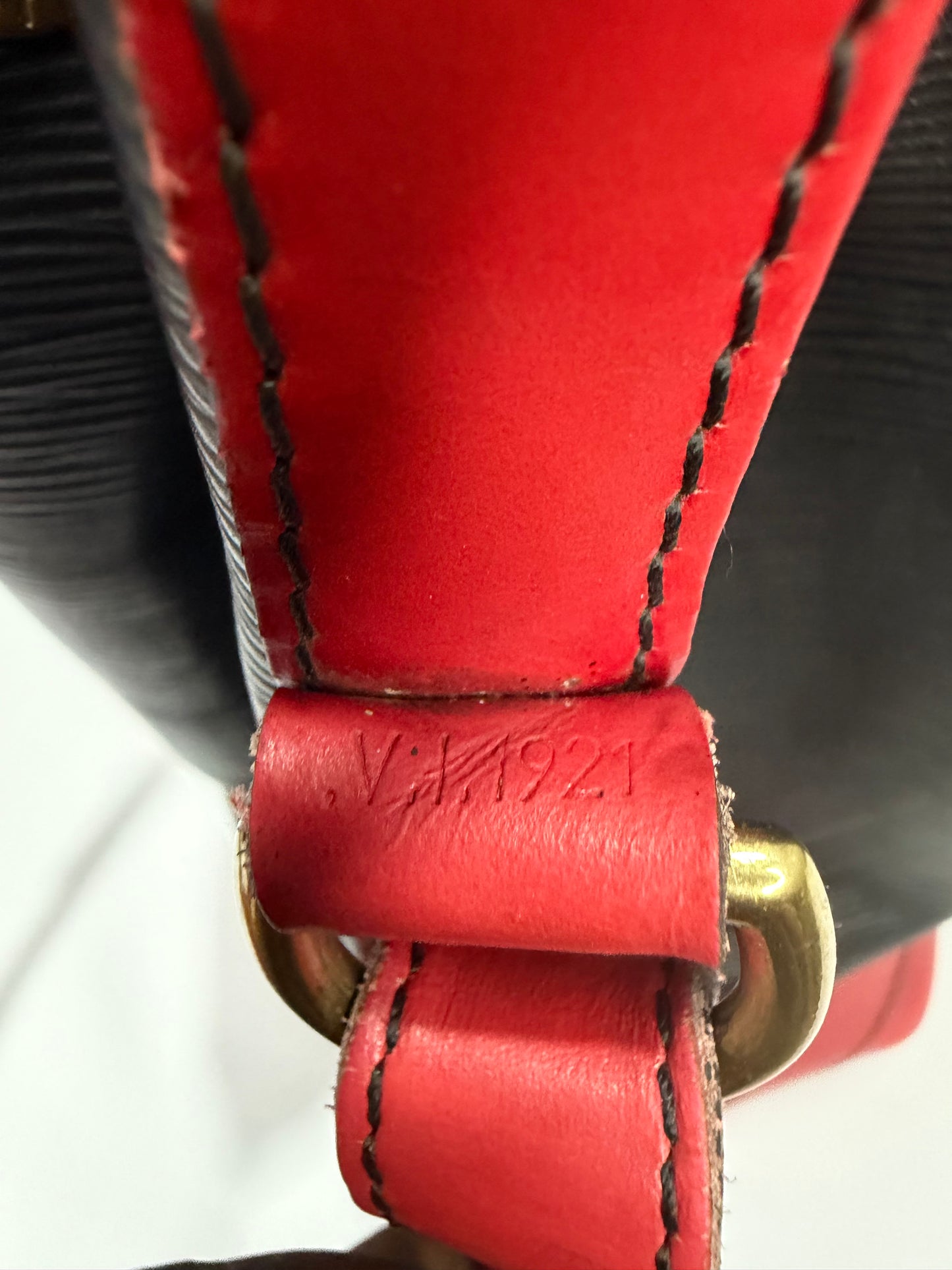 LOUIS VUITTON
Black/Castilian Red Epi Leather Large Noe Bag