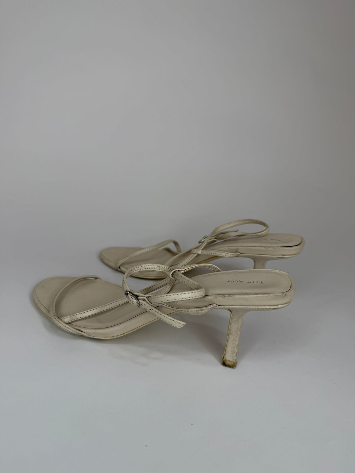 The Row
White Leather Sandals
Women's Size 37 EU/ 7 US/ 4 UK
