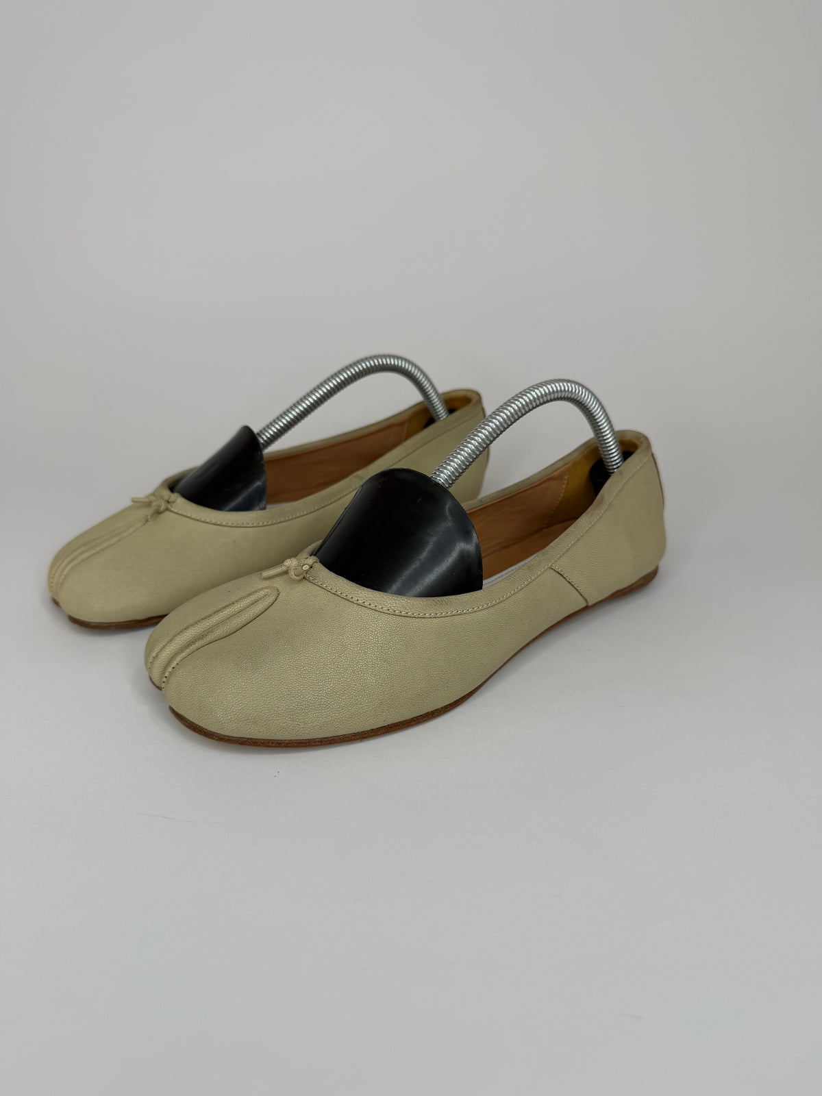 Maison Margiela Tabi Ballet Flats Khaki Leather Split-Toe EU 35 / 5  US/ 2 UK