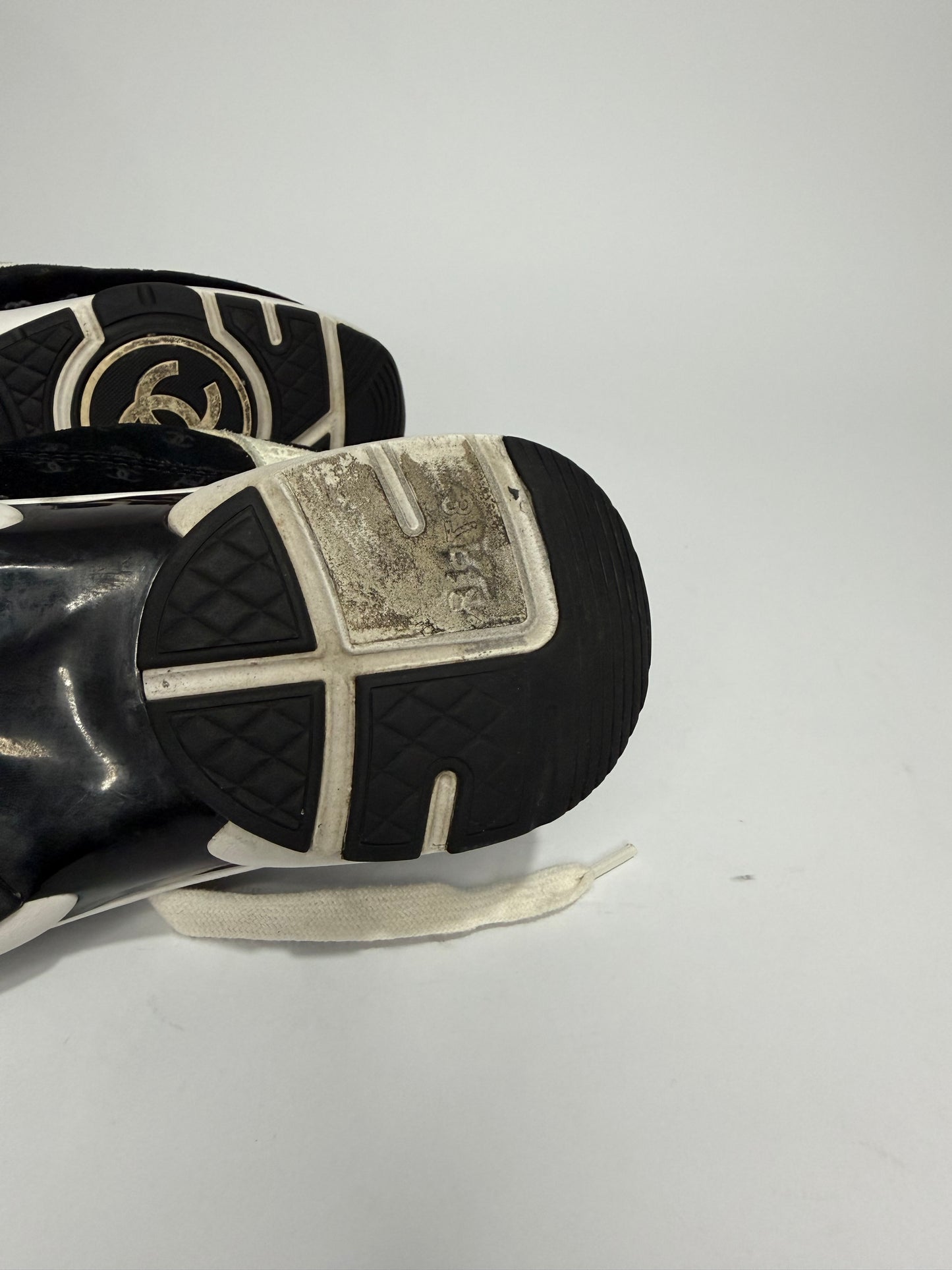 Chanel Black/White Suede CC Interlocking Logo Low Top Sneakers Size 37
