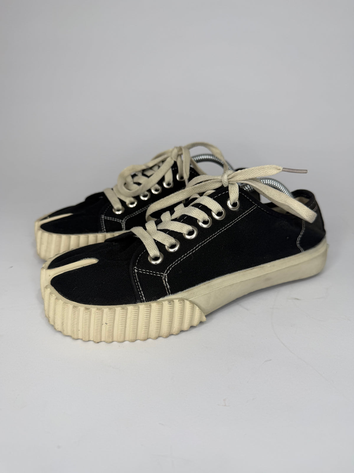 Maison MargielaTabi Low Sneaker Size 38 EU/ 8 US/ 5 UK