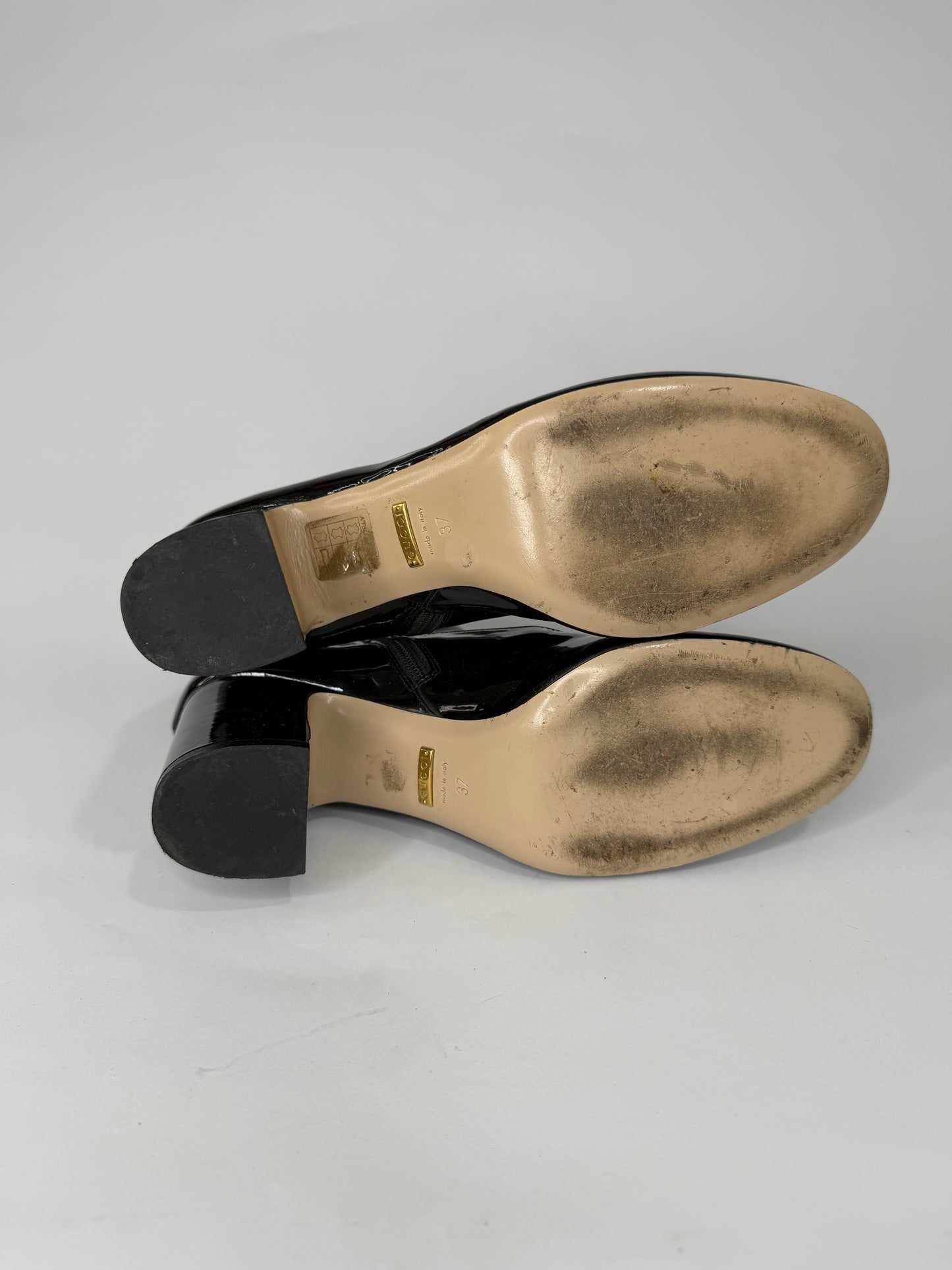 Gucci
Lois Patent Leather Bee Boots
Size 37.5 EU/ 7.5 US/ 4.5 UK