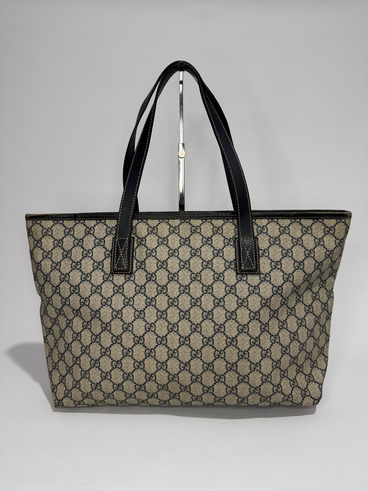 GUCCI GG Supreme Monogram Medium Zippered Shopping Tote in Navy