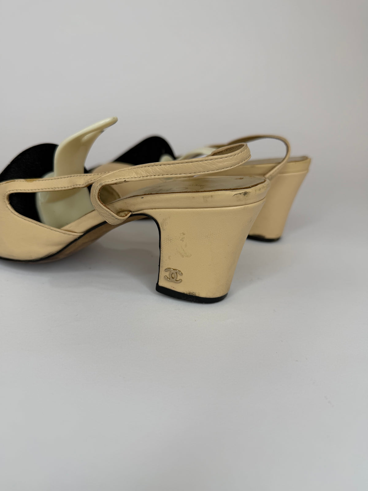 Chanel Beige Leather and Black Fabric Cap Toe Slingback Sandals Size 37EU/7 US