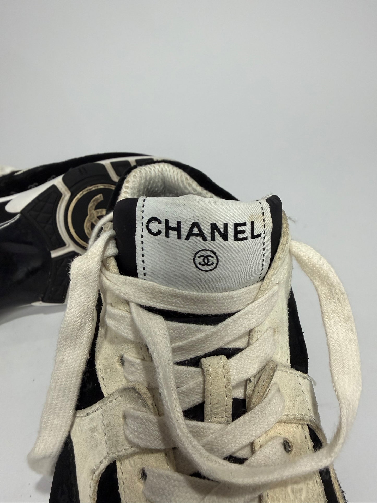 Chanel Black/White Suede CC Interlocking Logo Low Top Sneakers Size 37