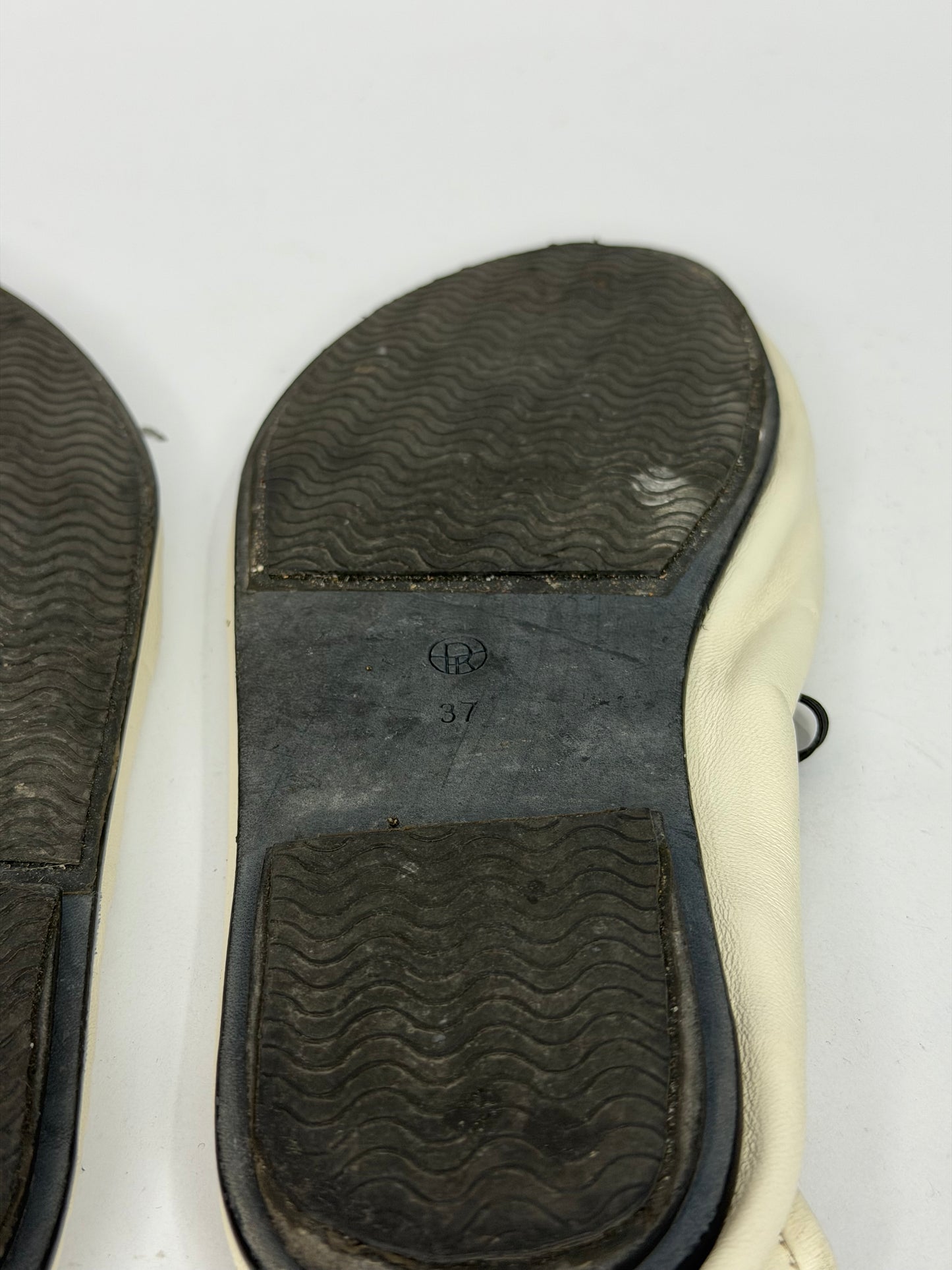 The Row Off White Leather Elastic Ballet Flats Size 37 EU/ 7 US