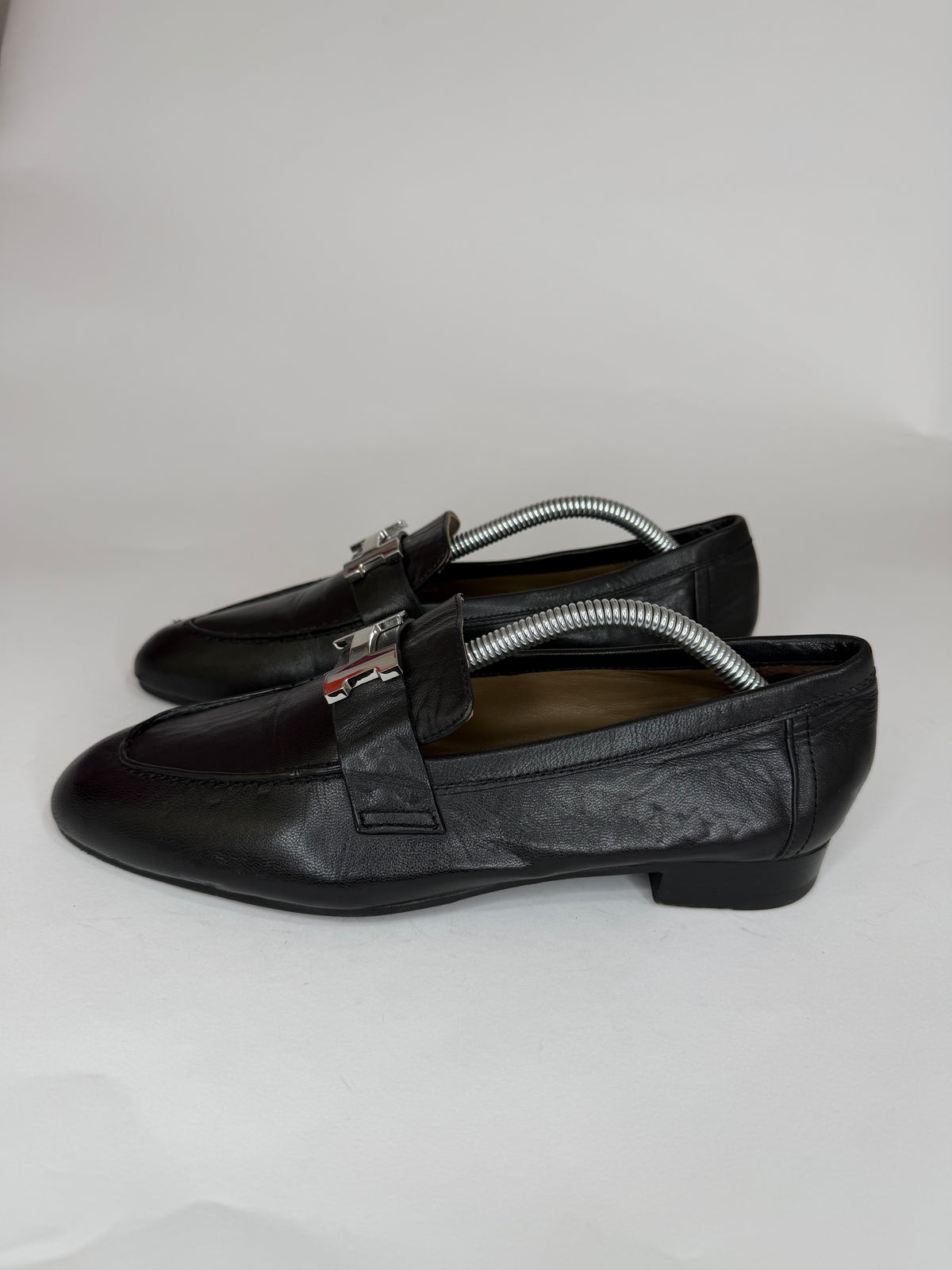 Hermès
Paris H Logo Loafers
Women's Size 36 EU/ 6 US / 3 UK