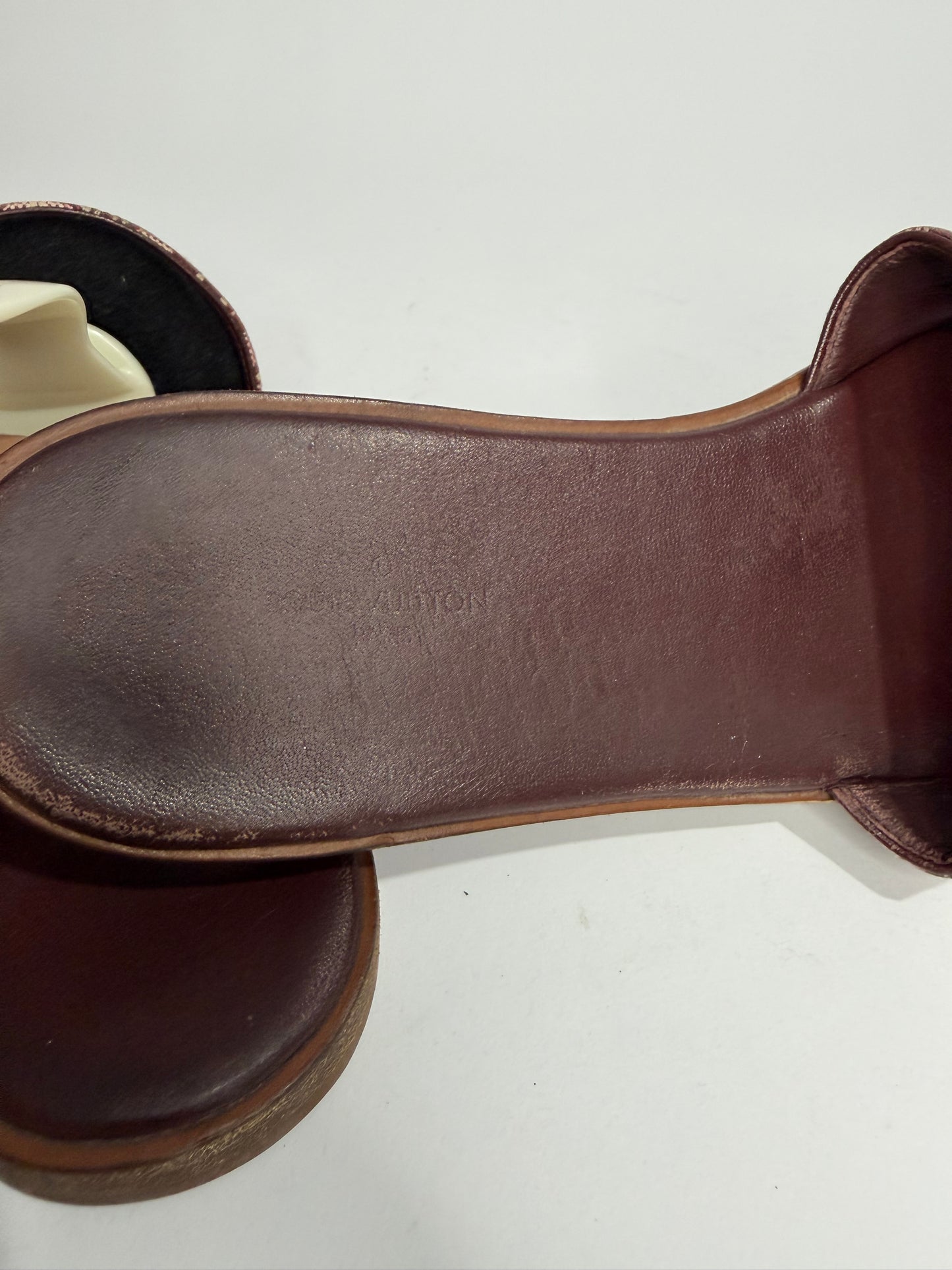Louis Vuitton
LV Monogram Canvas Slides Size 38 EU/ 8 US