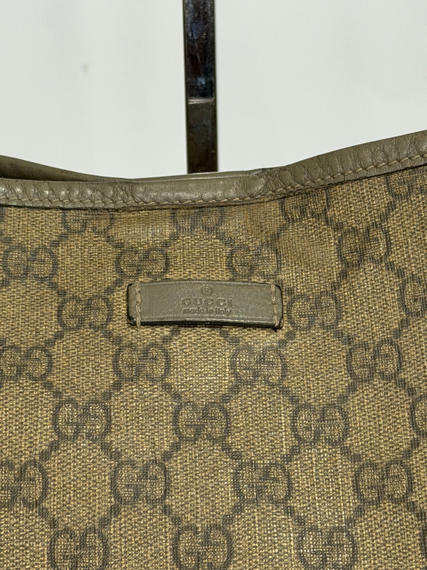 GUCCI GG Supreme Monogram Medium Zippered Shopping Tote Grey