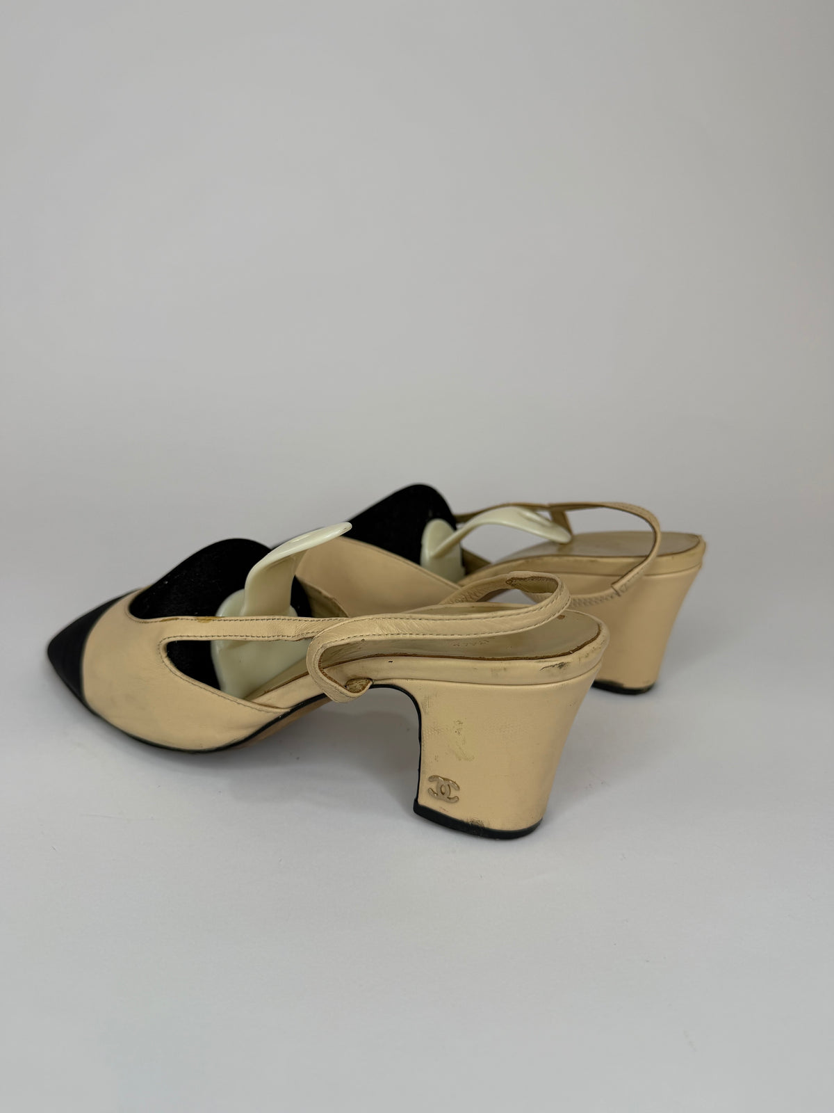 Chanel Beige Leather and Black Fabric Cap Toe Slingback Sandals Size 37EU/7 US