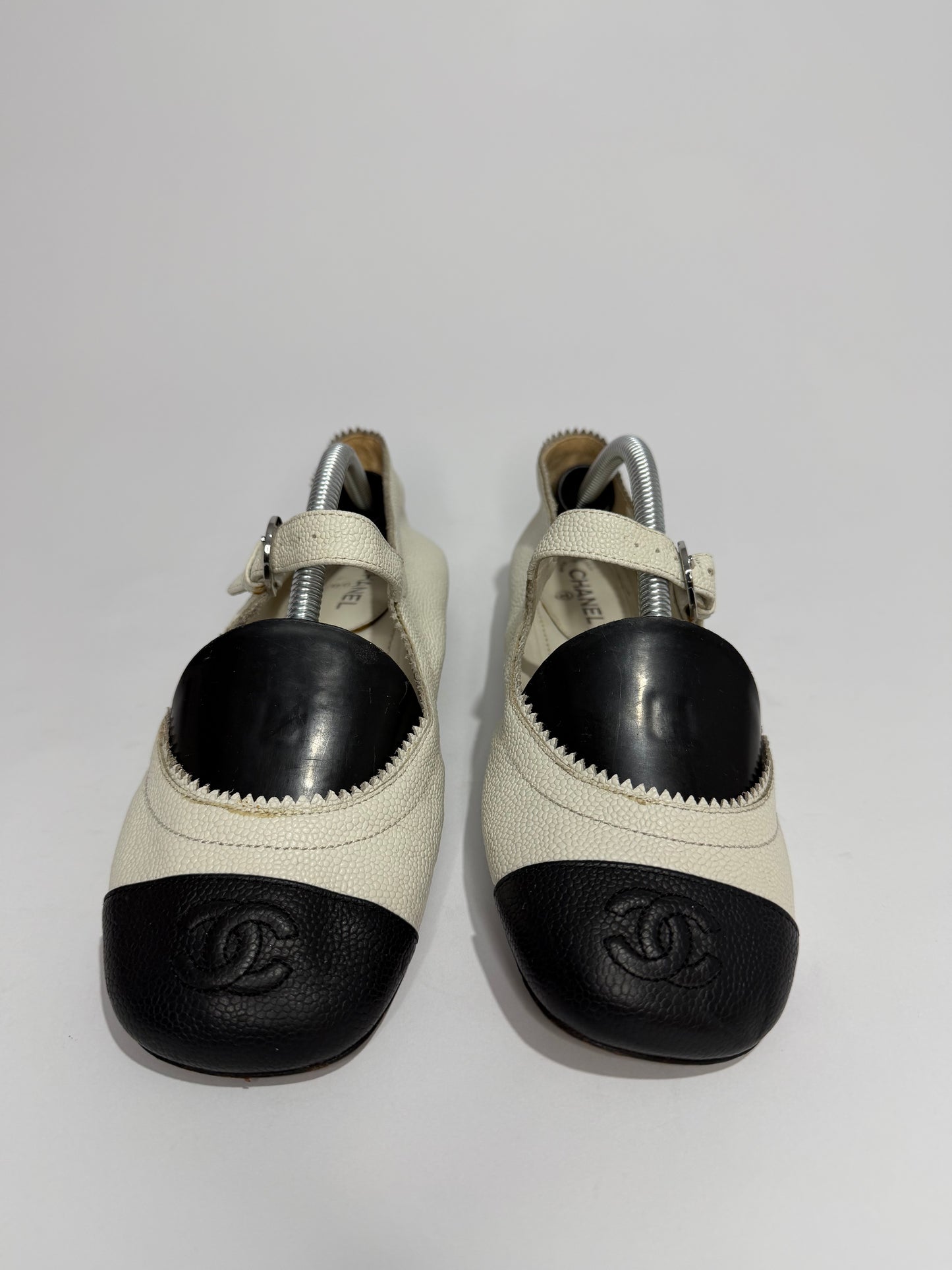 CHANEL
Calfskin Mary Jane Flats 36 White Black