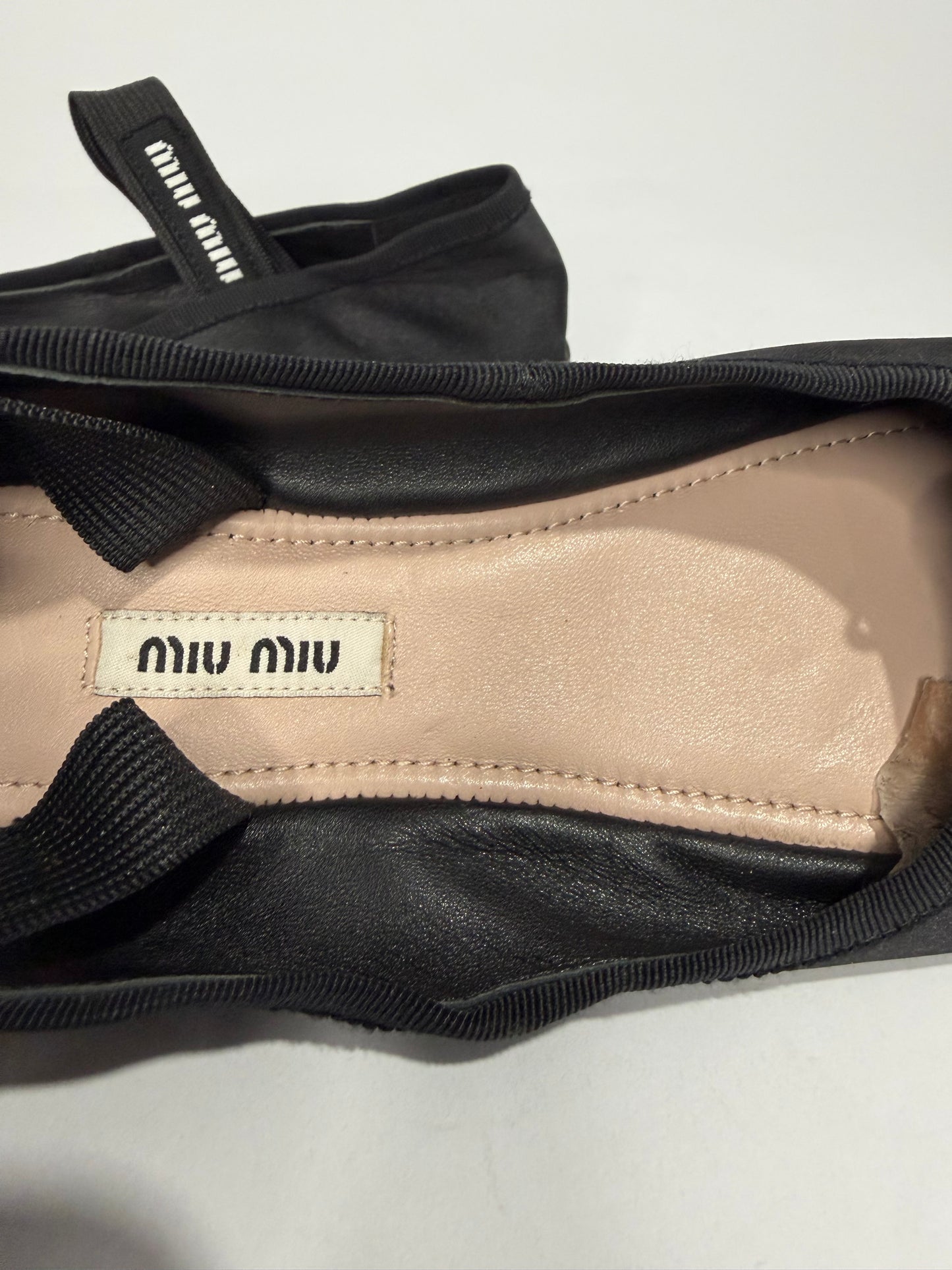 MIU MIU
MIU MIU LOGO-STRAP BALLET FLATS BLACK Size 36 EU/ 6 US
