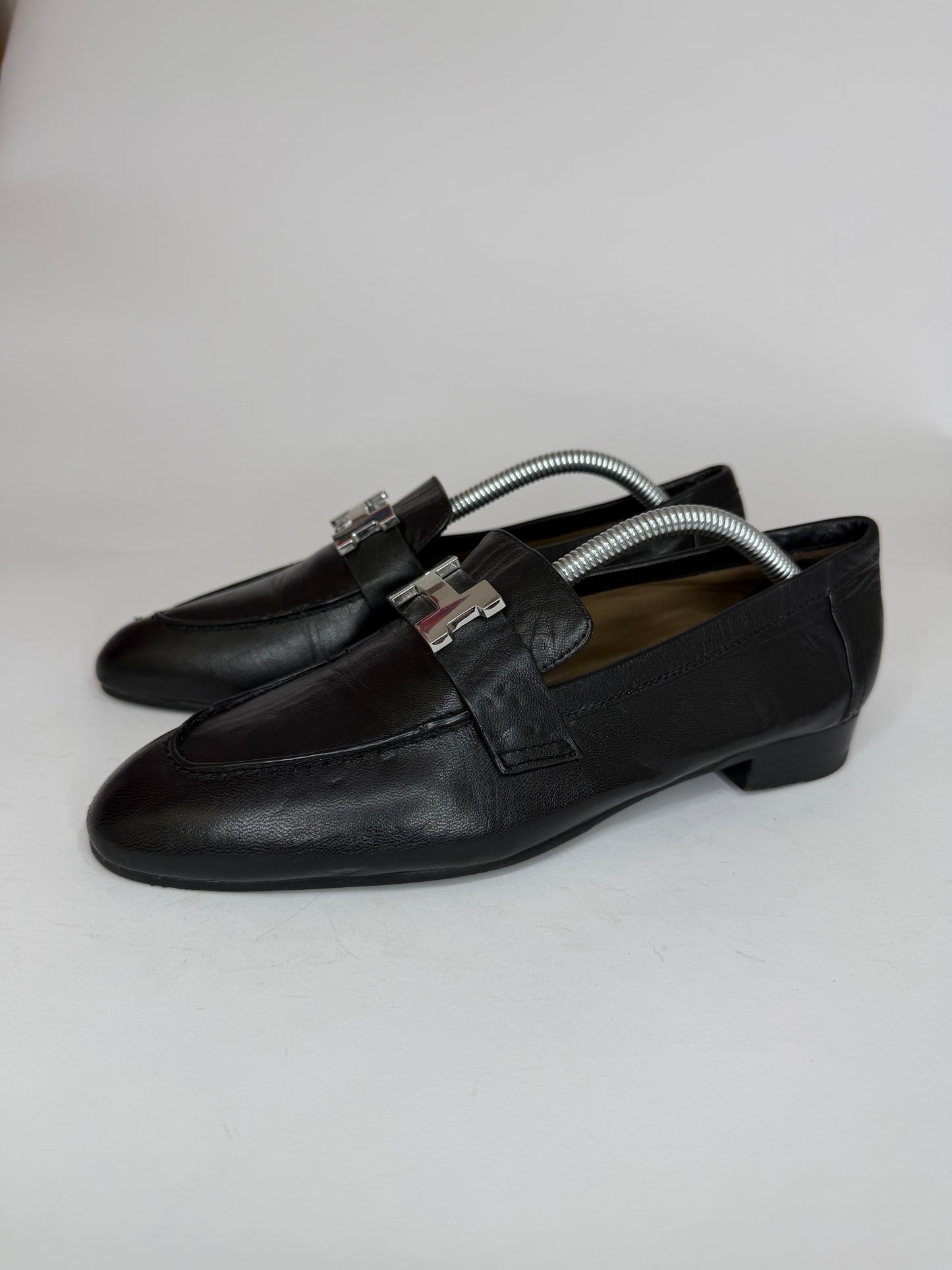 Hermès
Paris H Logo Loafers
Women's Size 36 EU/ 6 US / 3 UK