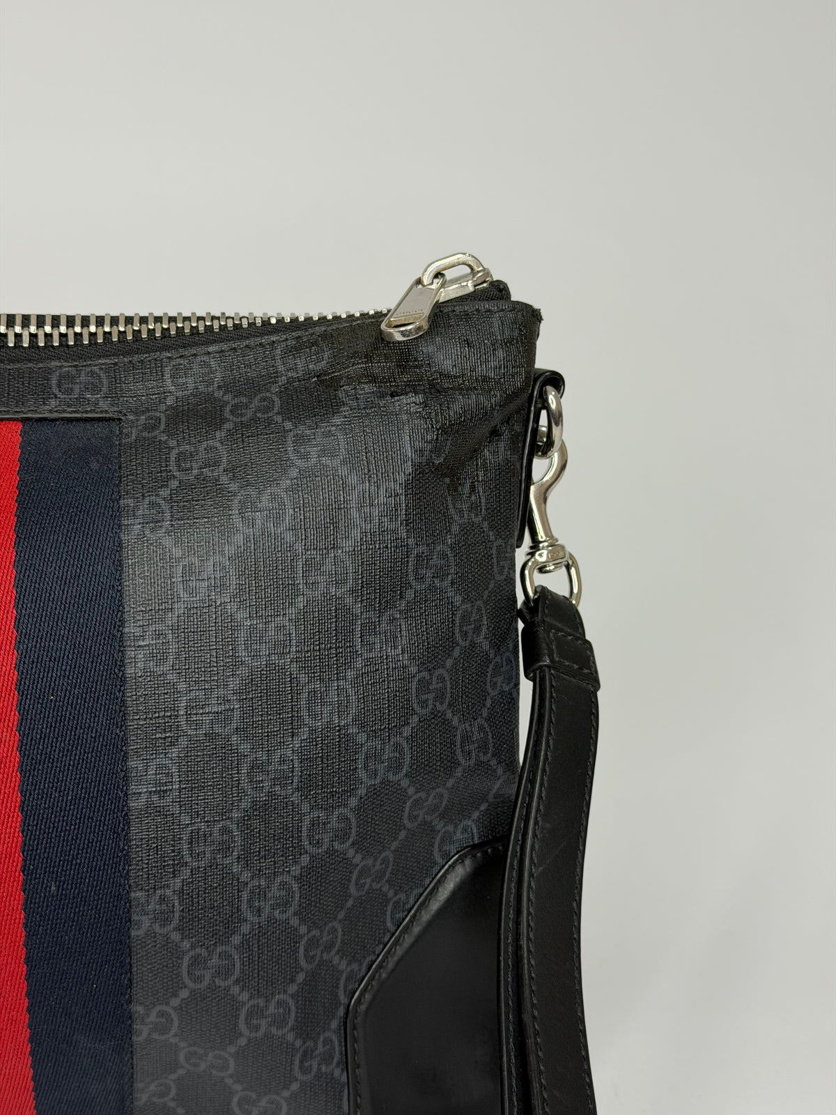 GUCCI
GG Supreme Clutch Bag