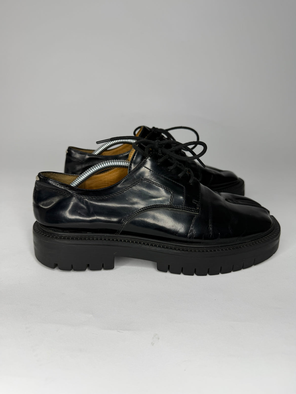 MAISON MARGIELA
Tabi Lace-Ups Chunky Sole in Black Size 39 EU