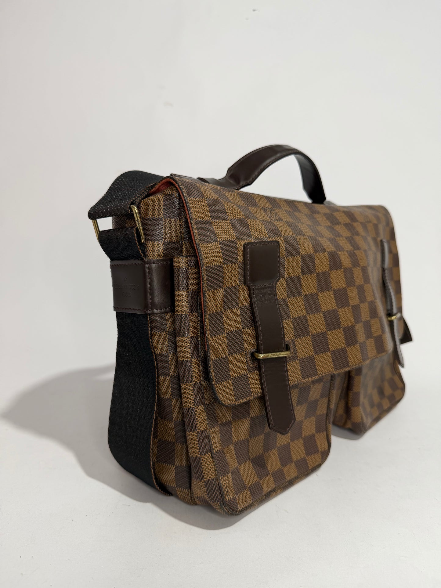 LOUIS VUITTON
Damier Ebene Broadway Messenger Bag